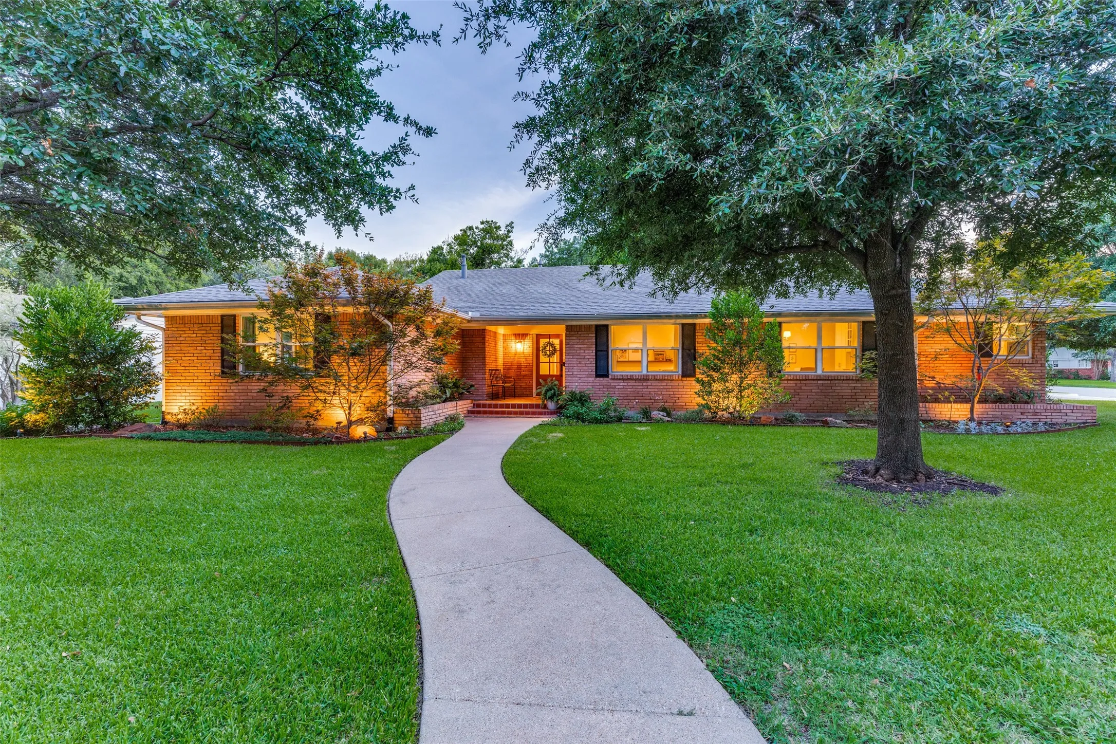 Single Family Residence For Sale in Tarrant County , 4241 Bilglade Road, Fort Worth, Texas 76109, 3 Bedroom, 3 Bathroom, Garage spaces, 2,710 Sqft, built in 1956, mls#21358271, Real Estate Agent in Fort Worth, Homes For Sale in Tarrant county, Homes For Sale in Fort Worth, Realtor in Fort Worth Texas, Real Estate Brokerage Independent Realty Texas, Luminita Cordes Realtor