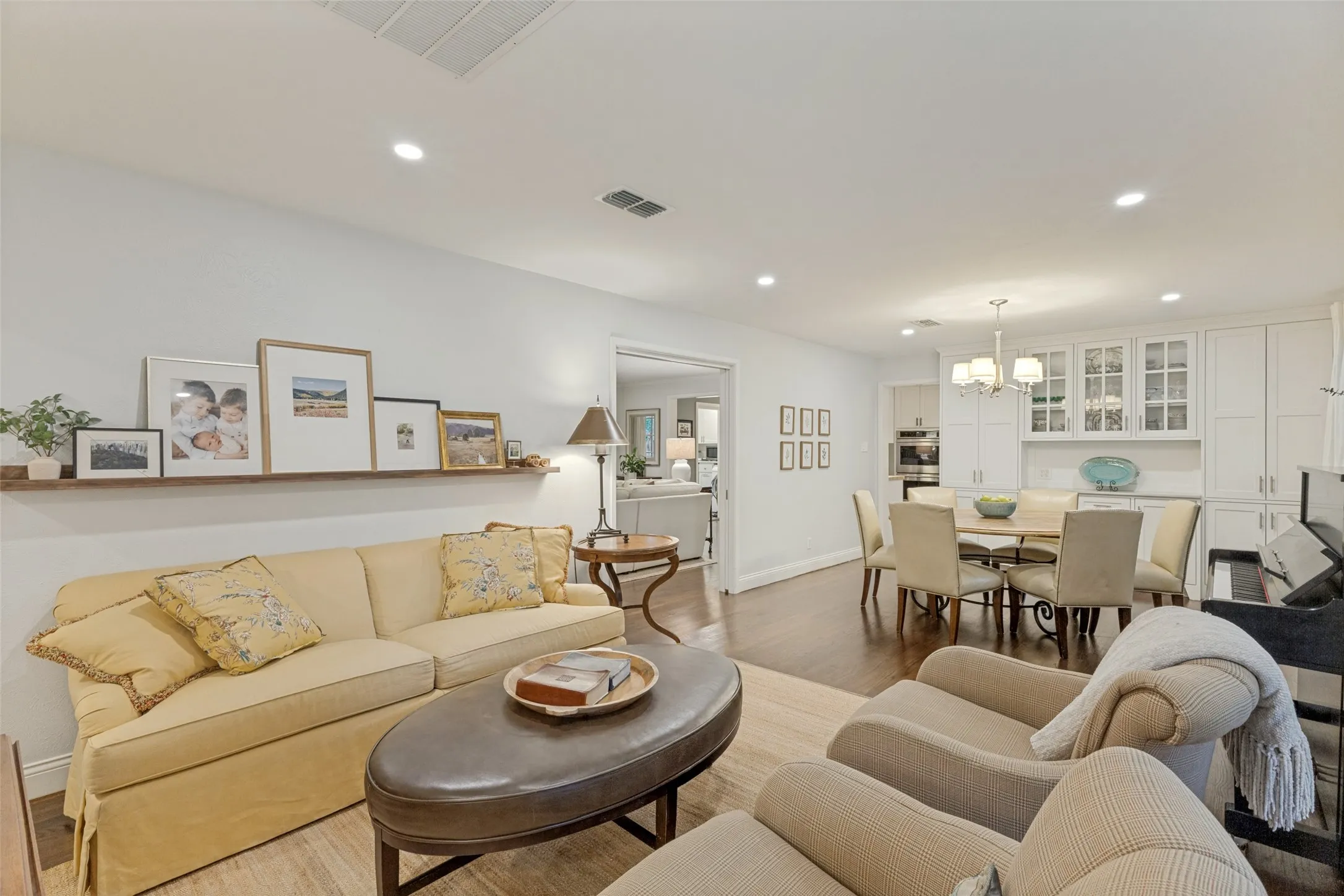 Single Family Residence For Sale in Tarrant County , 4241 Bilglade Road, Fort Worth, Texas 76109, 3 Bedroom, 3 Bathroom, Garage spaces, 2,710 Sqft, built in 1956, mls#21358271, Real Estate Agent in Fort Worth, Homes For Sale in Tarrant county, Homes For Sale in Fort Worth, Realtor in Fort Worth Texas, Real Estate Brokerage Independent Realty Texas, Luminita Cordes Realtor