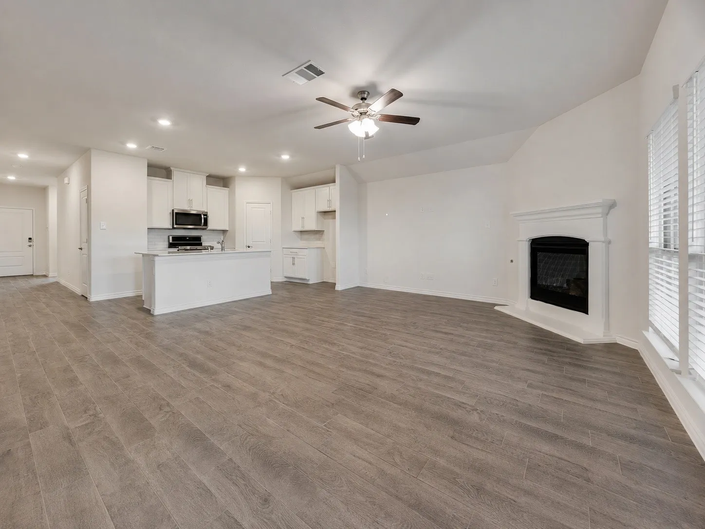 Single Family Residence For Sale in Denton County , 3206 Catoosa Lane, Aubrey, Texas 76227, 4 Bedroom, 2 Bathroom, 2 Garage spaces, 1,887 Sqft, built in 2022, mls#21354228, Real Estate Agent in Aubrey, Homes For Sale in Denton county, Homes For Sale in Aubrey, Realtor in Aubrey Texas, Real Estate Brokerage Independent Realty Texas, Luminita Cordes Realtor