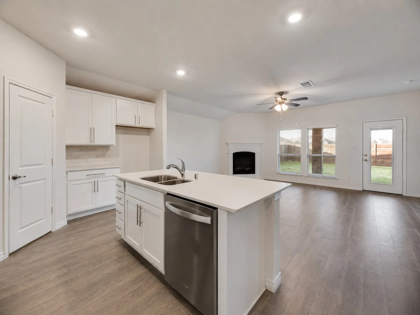 Single Family Residence For Sale in Denton County , 3206 Catoosa Lane, Aubrey, Texas 76227, 4 Bedroom, 2 Bathroom, 2 Garage spaces, 1,887 Sqft, built in 2022, mls#21354228, Real Estate Agent in Aubrey, Homes For Sale in Denton county, Homes For Sale in Aubrey, Realtor in Aubrey Texas, Real Estate Brokerage Independent Realty Texas, Luminita Cordes Realtor