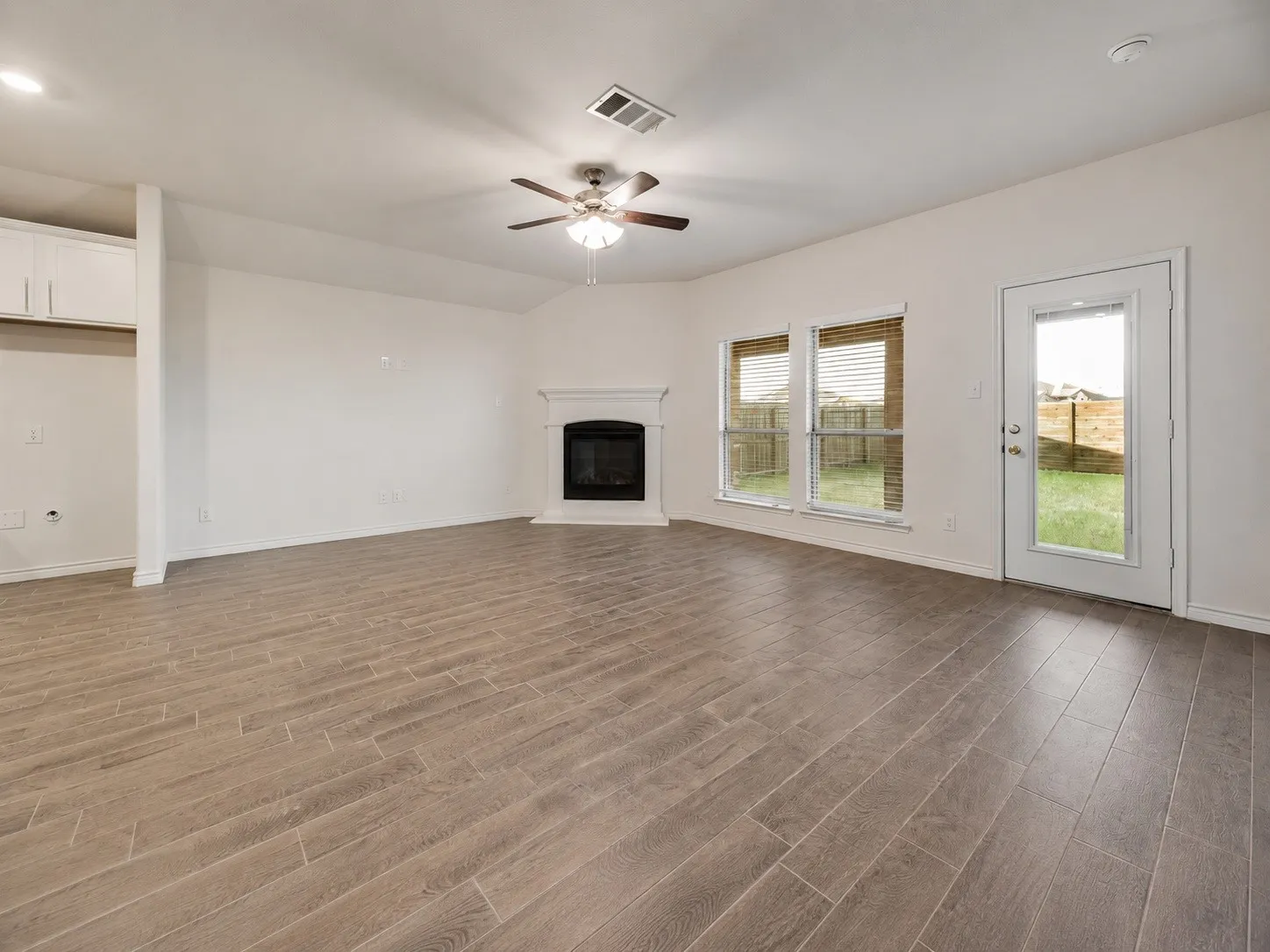Single Family Residence For Sale in Denton County , 3206 Catoosa Lane, Aubrey, Texas 76227, 4 Bedroom, 2 Bathroom, 2 Garage spaces, 1,887 Sqft, built in 2022, mls#21354228, Real Estate Agent in Aubrey, Homes For Sale in Denton county, Homes For Sale in Aubrey, Realtor in Aubrey Texas, Real Estate Brokerage Independent Realty Texas, Luminita Cordes Realtor