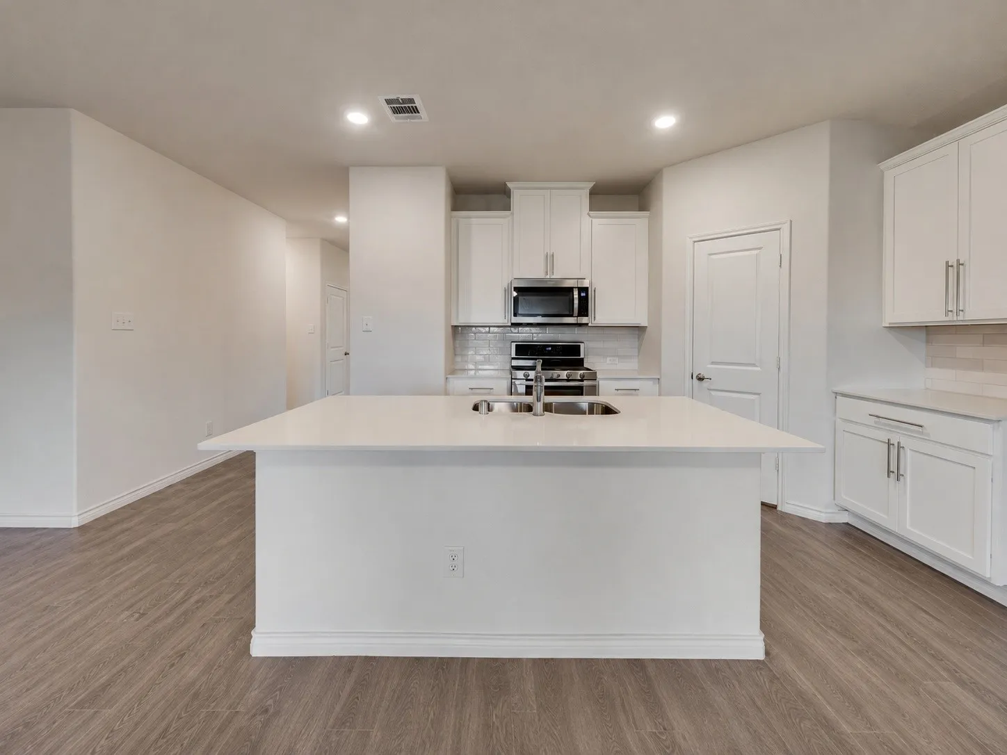 Single Family Residence For Sale in Denton County , 3206 Catoosa Lane, Aubrey, Texas 76227, 4 Bedroom, 2 Bathroom, 2 Garage spaces, 1,887 Sqft, built in 2022, mls#21354228, Real Estate Agent in Aubrey, Homes For Sale in Denton county, Homes For Sale in Aubrey, Realtor in Aubrey Texas, Real Estate Brokerage Independent Realty Texas, Luminita Cordes Realtor