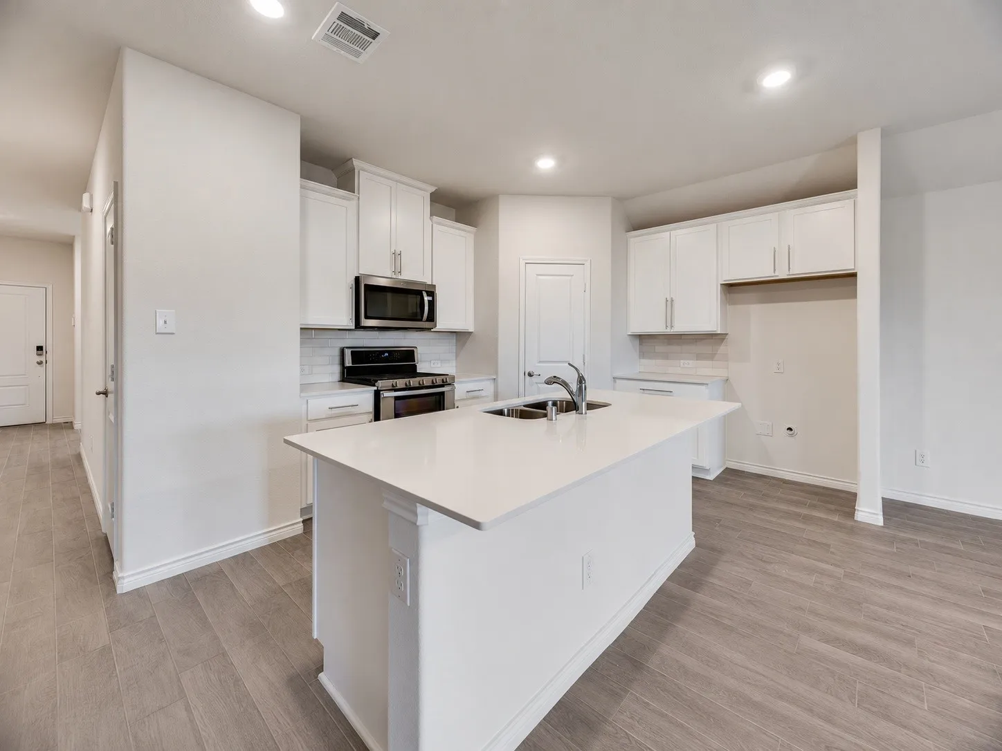 Single Family Residence For Sale in Denton County , 3206 Catoosa Lane, Aubrey, Texas 76227, 4 Bedroom, 2 Bathroom, 2 Garage spaces, 1,887 Sqft, built in 2022, mls#21354228, Real Estate Agent in Aubrey, Homes For Sale in Denton county, Homes For Sale in Aubrey, Realtor in Aubrey Texas, Real Estate Brokerage Independent Realty Texas, Luminita Cordes Realtor