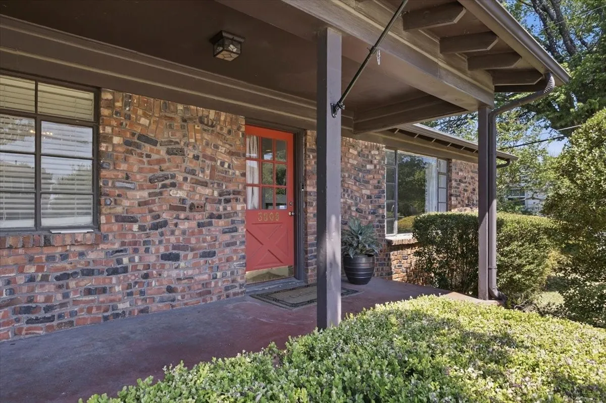 Single Family Residence For Sale in Tarrant County , 3808 Trail Lake Drive, Fort Worth, Texas 76109, 3 Bedroom, 2 Bathroom, Garage spaces, 1,808 Sqft, built in 1948, mls#21358690, Real Estate Agent in Fort Worth, Homes For Sale in Tarrant county, Homes For Sale in Fort Worth, Realtor in Fort Worth Texas, Real Estate Brokerage Independent Realty Texas, Luminita Cordes Realtor