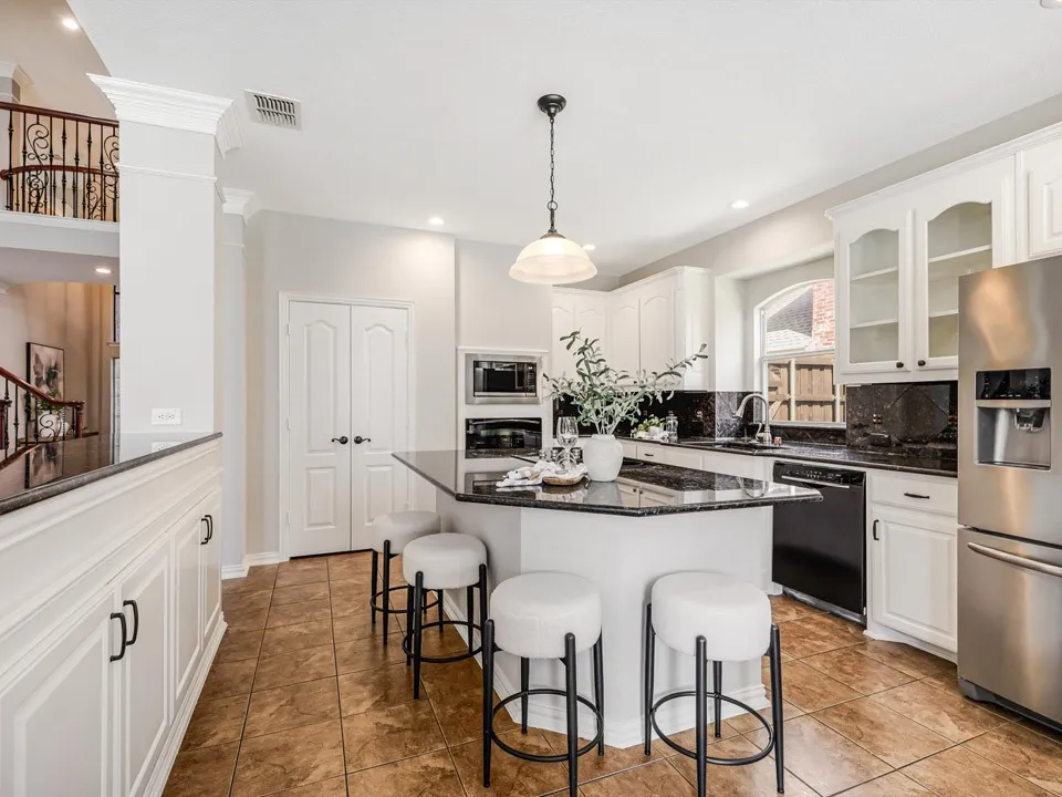 Single Family Residence For Sale in Denton County , 7934 Bishop Drive, Frisco, Texas 75036, 4 Bedroom, 4 Bathroom, 2 Garage spaces, 3,600 Sqft, built in 2005, mls#21352427, Real Estate Agent in Frisco, Homes For Sale in Denton county, Homes For Sale in Frisco, Realtor in Frisco Texas, Real Estate Brokerage Independent Realty Texas, Luminita Cordes Realtor