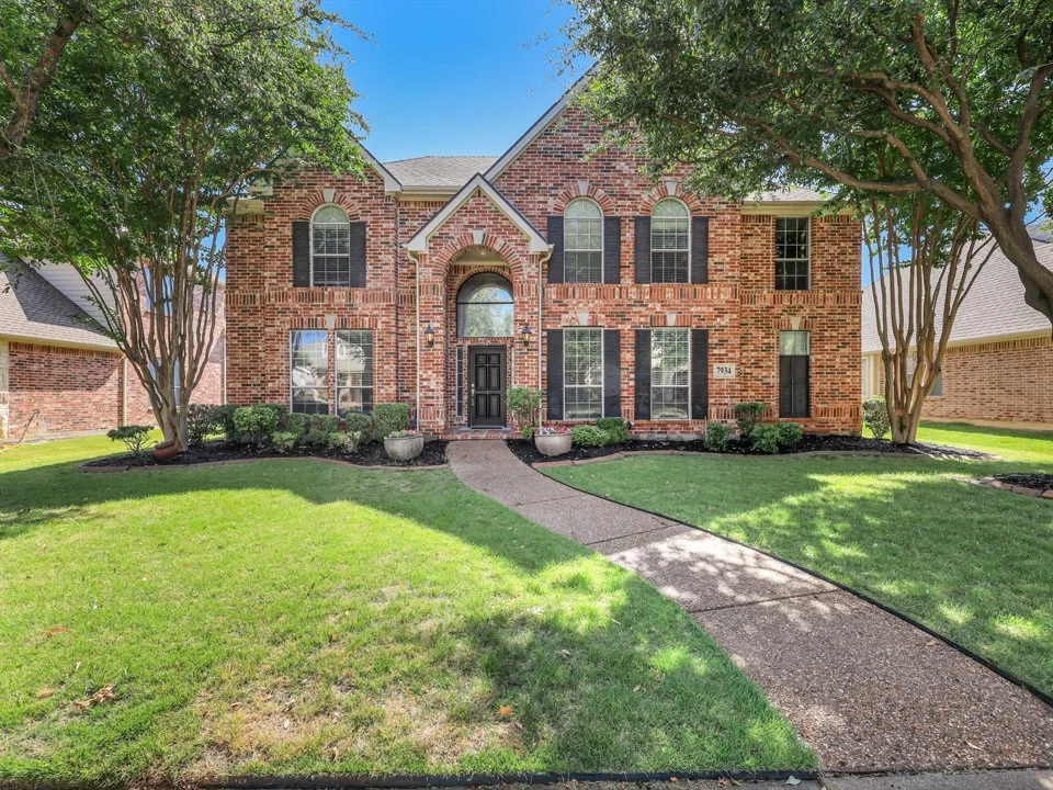 Single Family Residence For Sale in Denton County , 7934 Bishop Drive, Frisco, Texas 75036, 4 Bedroom, 4 Bathroom, 2 Garage spaces, 3,600 Sqft, built in 2005, mls#21352427, Real Estate Agent in Frisco, Homes For Sale in Denton county, Homes For Sale in Frisco, Realtor in Frisco Texas, Real Estate Brokerage Independent Realty Texas, Luminita Cordes Realtor