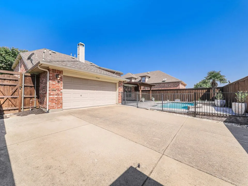 Single Family Residence For Sale in Denton County , 7934 Bishop Drive, Frisco, Texas 75036, 4 Bedroom, 4 Bathroom, 2 Garage spaces, 3,600 Sqft, built in 2005, mls#21352427, Real Estate Agent in Frisco, Homes For Sale in Denton county, Homes For Sale in Frisco, Realtor in Frisco Texas, Real Estate Brokerage Independent Realty Texas, Luminita Cordes Realtor