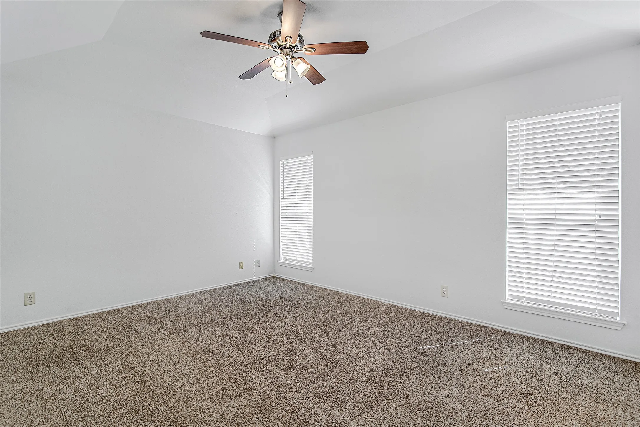 Townhouse For Sale in Tarrant County , 1726 Magnolia Lane, Euless, Texas 76039, 3 Bedroom, 2 Bathroom, 2 Garage spaces, 1,159 Sqft, built in 1984, mls#21359134, Real Estate Agent in Euless, Homes For Sale in Tarrant county, Homes For Sale in Euless, Realtor in Euless Texas, Real Estate Brokerage Independent Realty Texas, Luminita Cordes Realtor