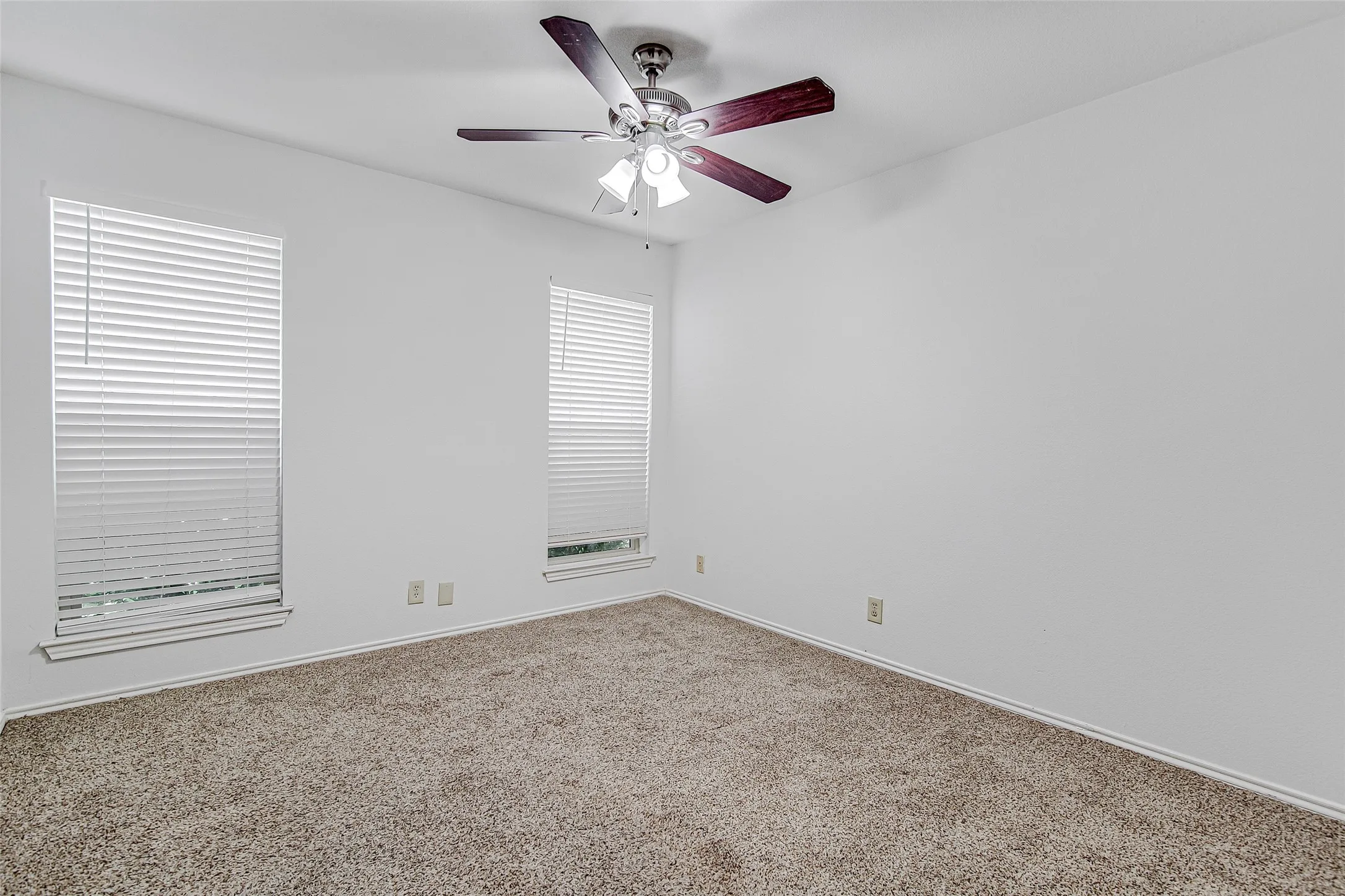 Townhouse For Sale in Tarrant County , 1726 Magnolia Lane, Euless, Texas 76039, 3 Bedroom, 2 Bathroom, 2 Garage spaces, 1,159 Sqft, built in 1984, mls#21359134, Real Estate Agent in Euless, Homes For Sale in Tarrant county, Homes For Sale in Euless, Realtor in Euless Texas, Real Estate Brokerage Independent Realty Texas, Luminita Cordes Realtor