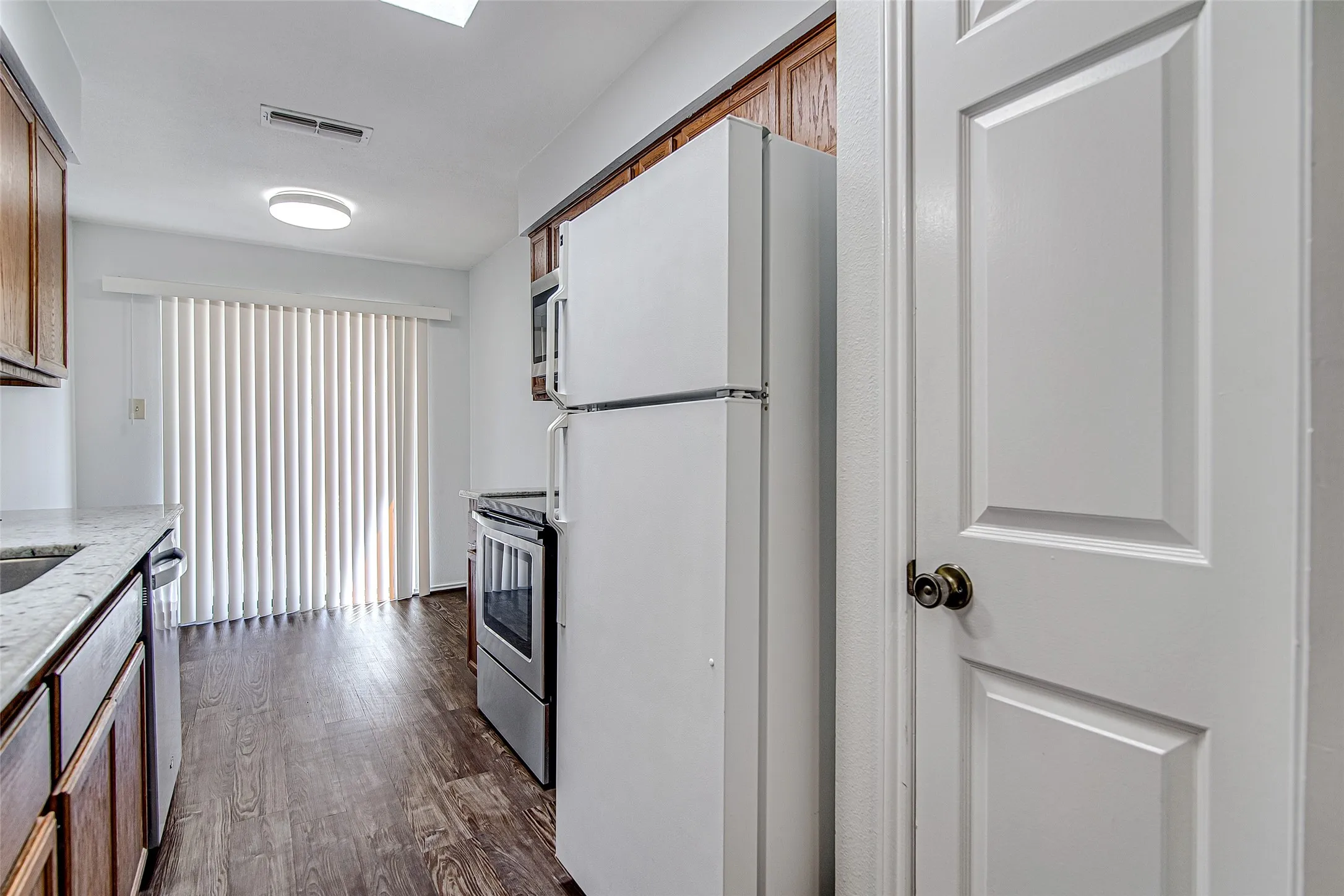 Townhouse For Sale in Tarrant County , 1726 Magnolia Lane, Euless, Texas 76039, 3 Bedroom, 2 Bathroom, 2 Garage spaces, 1,159 Sqft, built in 1984, mls#21359134, Real Estate Agent in Euless, Homes For Sale in Tarrant county, Homes For Sale in Euless, Realtor in Euless Texas, Real Estate Brokerage Independent Realty Texas, Luminita Cordes Realtor