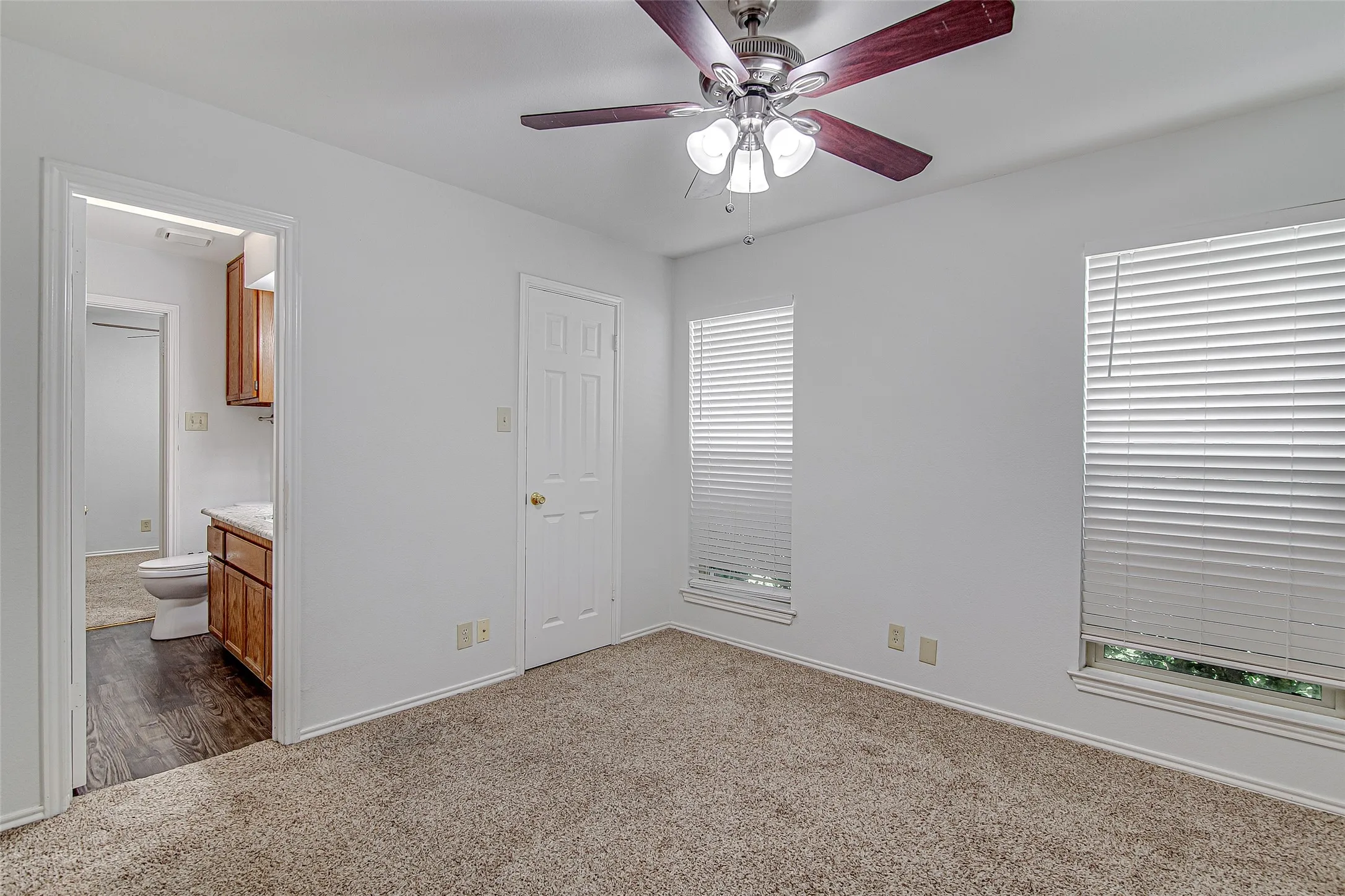 Townhouse For Sale in Tarrant County , 1726 Magnolia Lane, Euless, Texas 76039, 3 Bedroom, 2 Bathroom, 2 Garage spaces, 1,159 Sqft, built in 1984, mls#21359134, Real Estate Agent in Euless, Homes For Sale in Tarrant county, Homes For Sale in Euless, Realtor in Euless Texas, Real Estate Brokerage Independent Realty Texas, Luminita Cordes Realtor