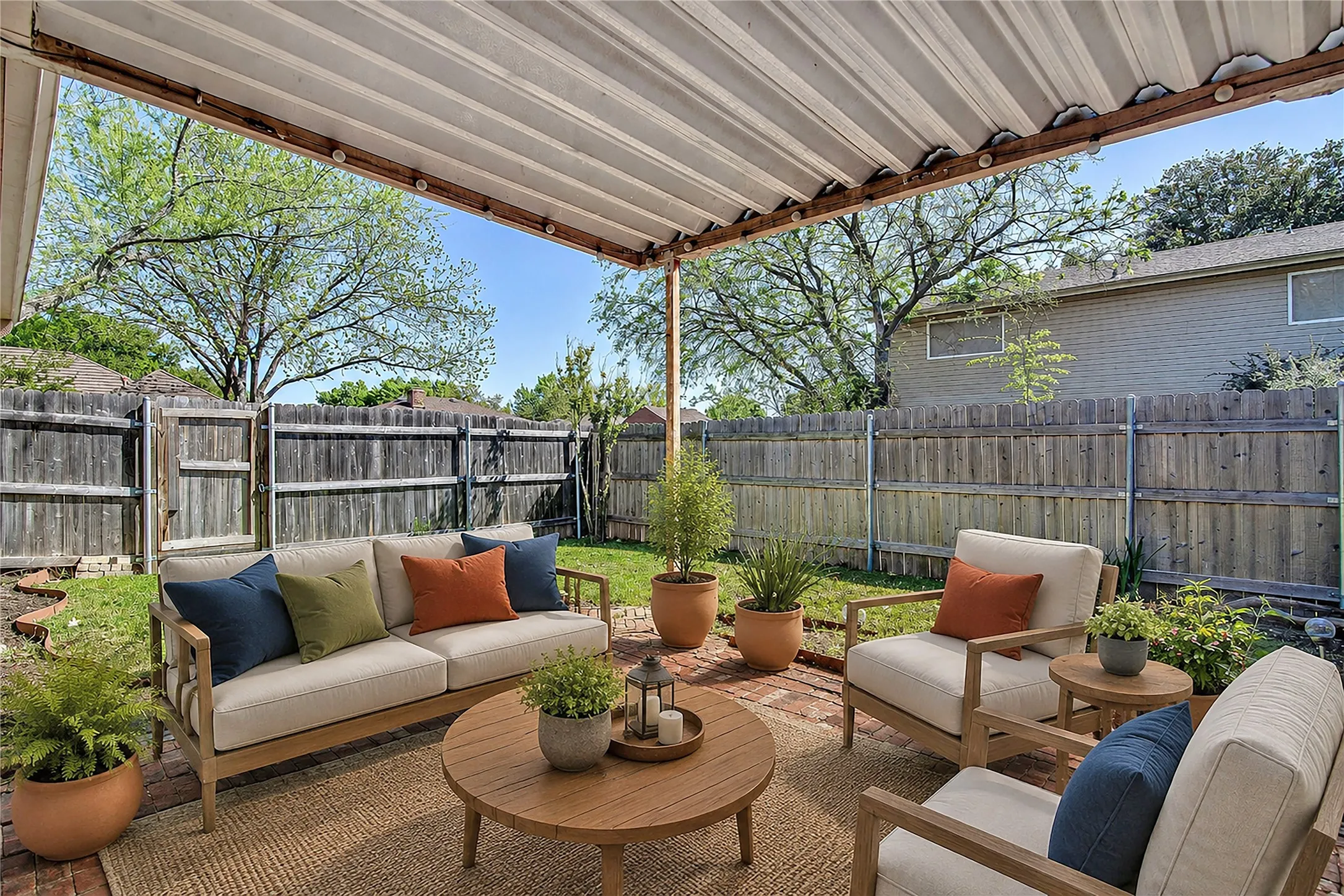 Townhouse For Sale in Tarrant County , 1726 Magnolia Lane, Euless, Texas 76039, 3 Bedroom, 2 Bathroom, 2 Garage spaces, 1,159 Sqft, built in 1984, mls#21359134, Real Estate Agent in Euless, Homes For Sale in Tarrant county, Homes For Sale in Euless, Realtor in Euless Texas, Real Estate Brokerage Independent Realty Texas, Luminita Cordes Realtor