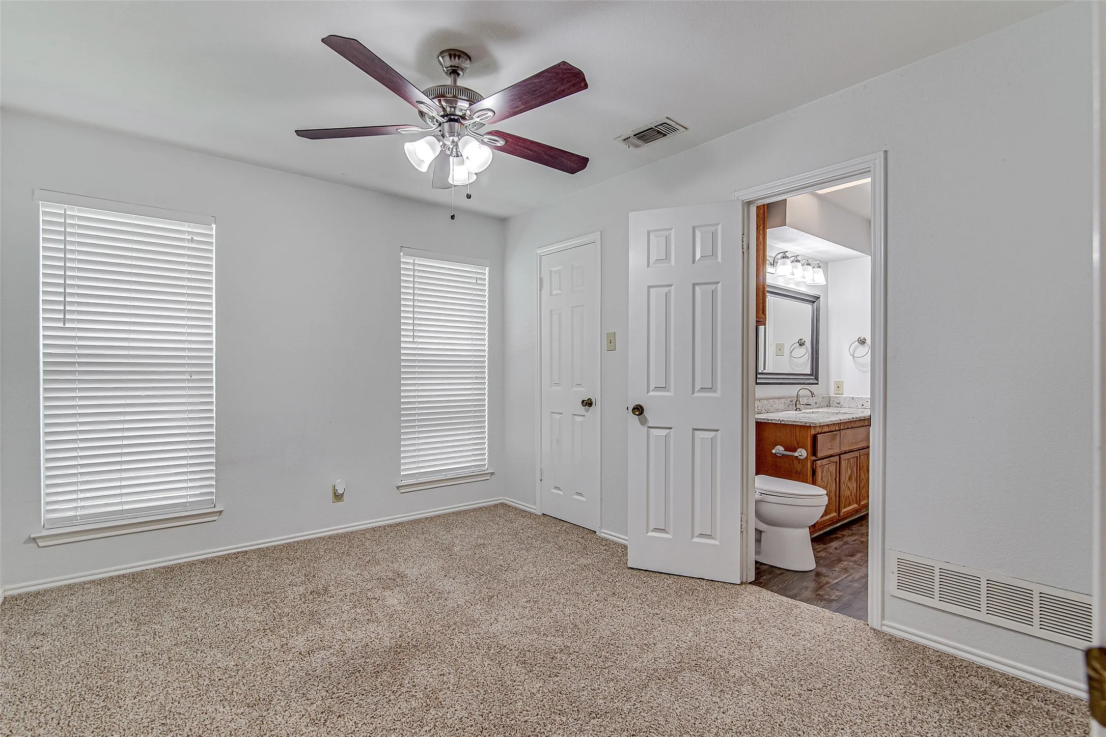 Townhouse For Sale in Tarrant County , 1726 Magnolia Lane, Euless, Texas 76039, 3 Bedroom, 2 Bathroom, 2 Garage spaces, 1,159 Sqft, built in 1984, mls#21359134, Real Estate Agent in Euless, Homes For Sale in Tarrant county, Homes For Sale in Euless, Realtor in Euless Texas, Real Estate Brokerage Independent Realty Texas, Luminita Cordes Realtor