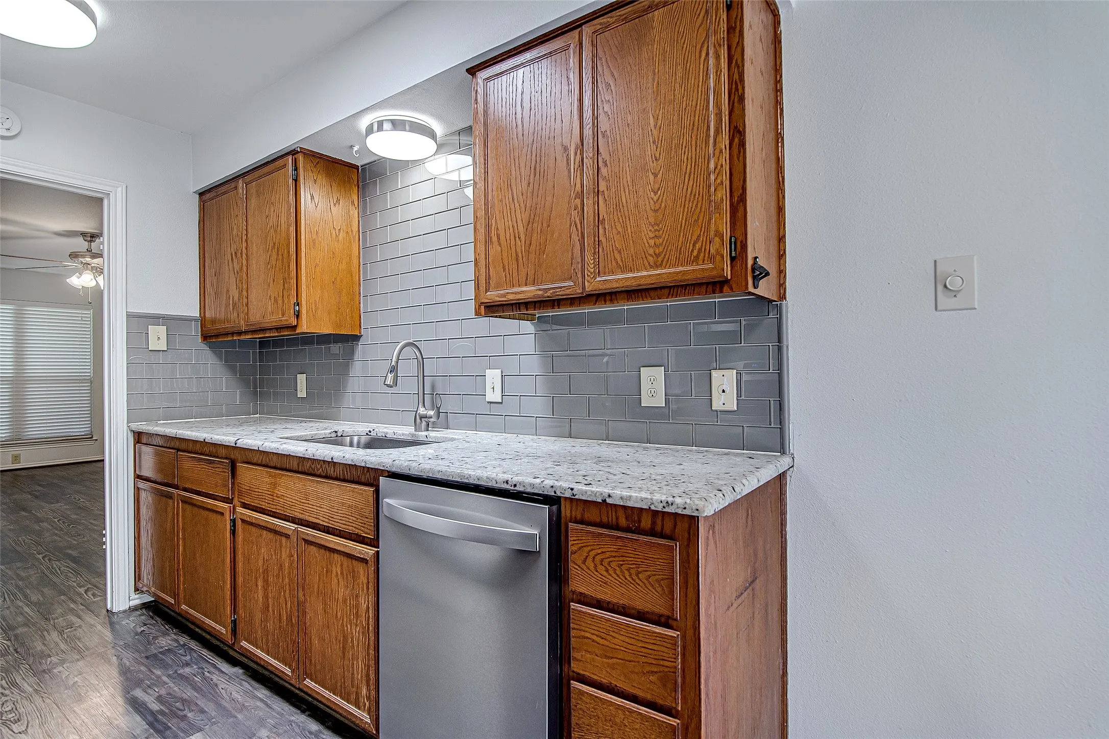 Townhouse For Sale in Tarrant County , 1726 Magnolia Lane, Euless, Texas 76039, 3 Bedroom, 2 Bathroom, 2 Garage spaces, 1,159 Sqft, built in 1984, mls#21359134, Real Estate Agent in Euless, Homes For Sale in Tarrant county, Homes For Sale in Euless, Realtor in Euless Texas, Real Estate Brokerage Independent Realty Texas, Luminita Cordes Realtor