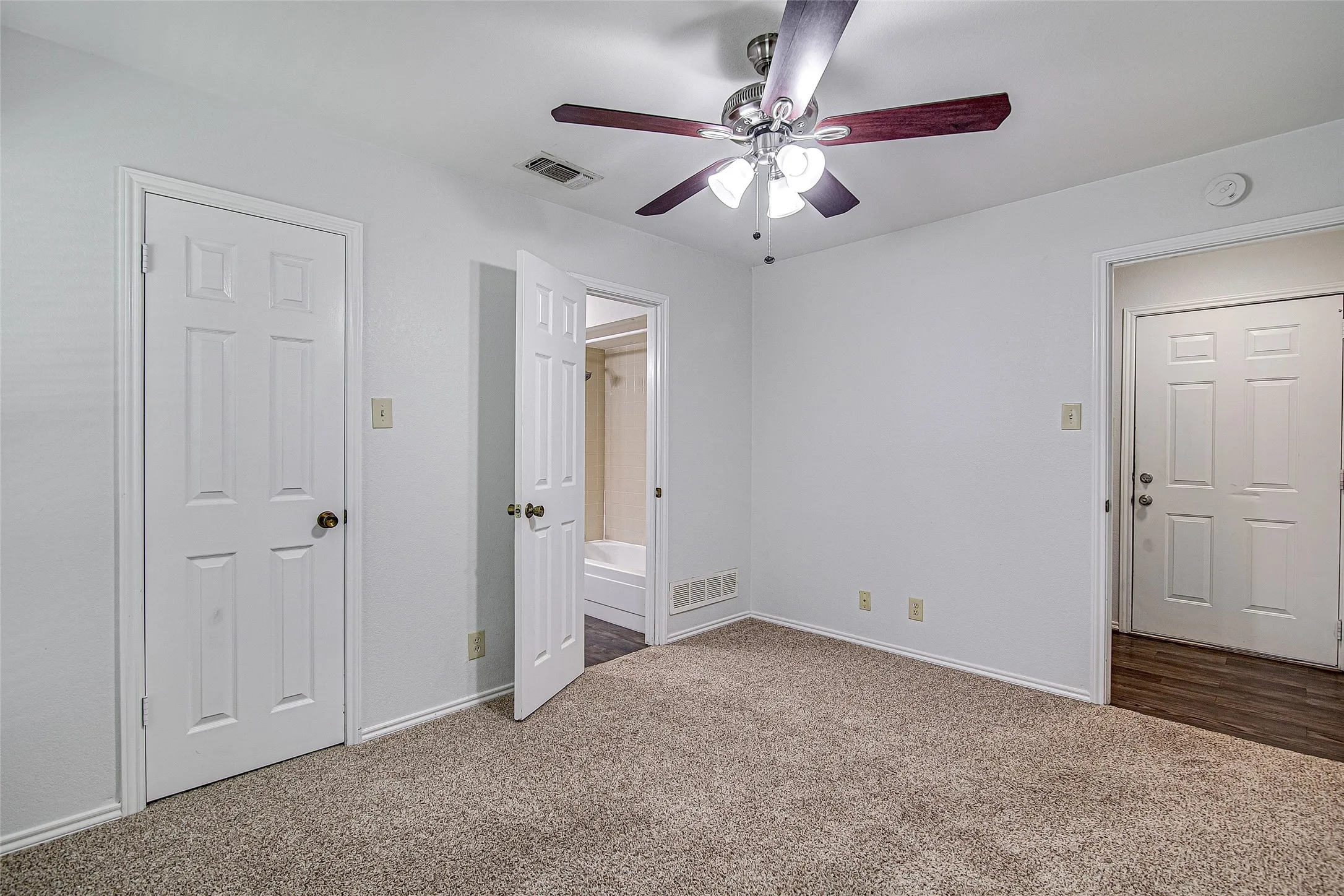 Townhouse For Sale in Tarrant County , 1726 Magnolia Lane, Euless, Texas 76039, 3 Bedroom, 2 Bathroom, 2 Garage spaces, 1,159 Sqft, built in 1984, mls#21359134, Real Estate Agent in Euless, Homes For Sale in Tarrant county, Homes For Sale in Euless, Realtor in Euless Texas, Real Estate Brokerage Independent Realty Texas, Luminita Cordes Realtor
