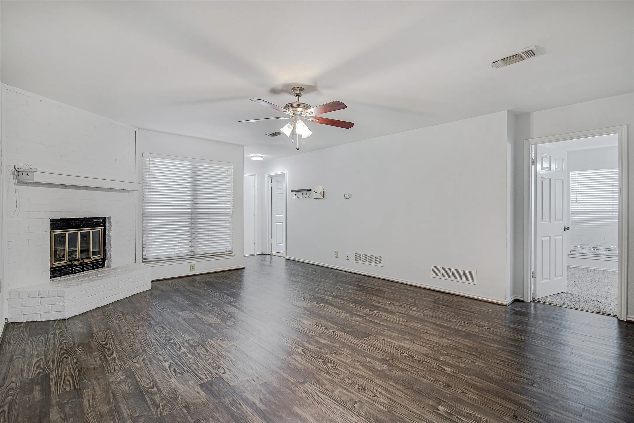 Townhouse For Sale in Tarrant County , 1726 Magnolia Lane, Euless, Texas 76039, 3 Bedroom, 2 Bathroom, 2 Garage spaces, 1,159 Sqft, built in 1984, mls#21359134, Real Estate Agent in Euless, Homes For Sale in Tarrant county, Homes For Sale in Euless, Realtor in Euless Texas, Real Estate Brokerage Independent Realty Texas, Luminita Cordes Realtor