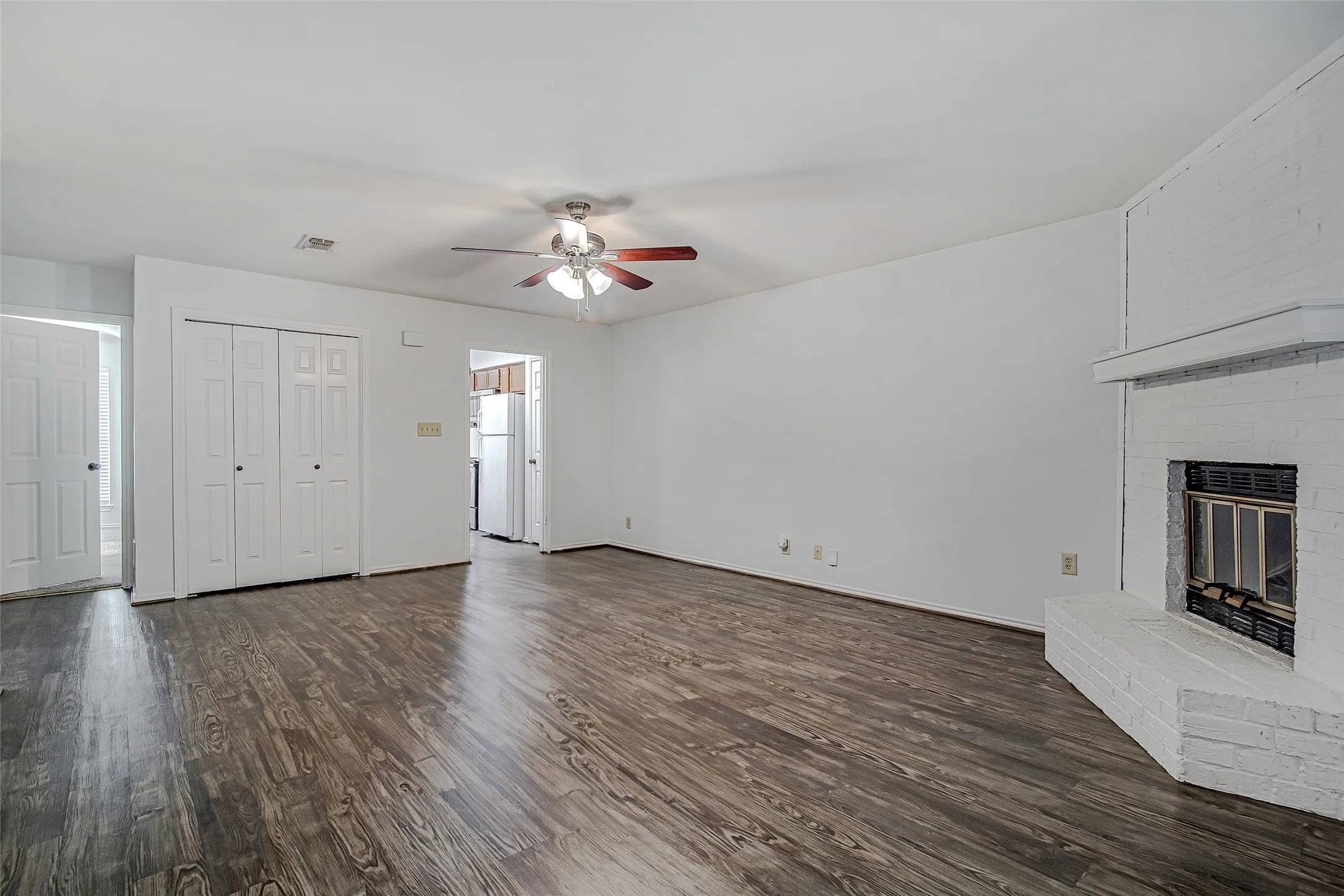 Townhouse For Sale in Tarrant County , 1726 Magnolia Lane, Euless, Texas 76039, 3 Bedroom, 2 Bathroom, 2 Garage spaces, 1,159 Sqft, built in 1984, mls#21359134, Real Estate Agent in Euless, Homes For Sale in Tarrant county, Homes For Sale in Euless, Realtor in Euless Texas, Real Estate Brokerage Independent Realty Texas, Luminita Cordes Realtor