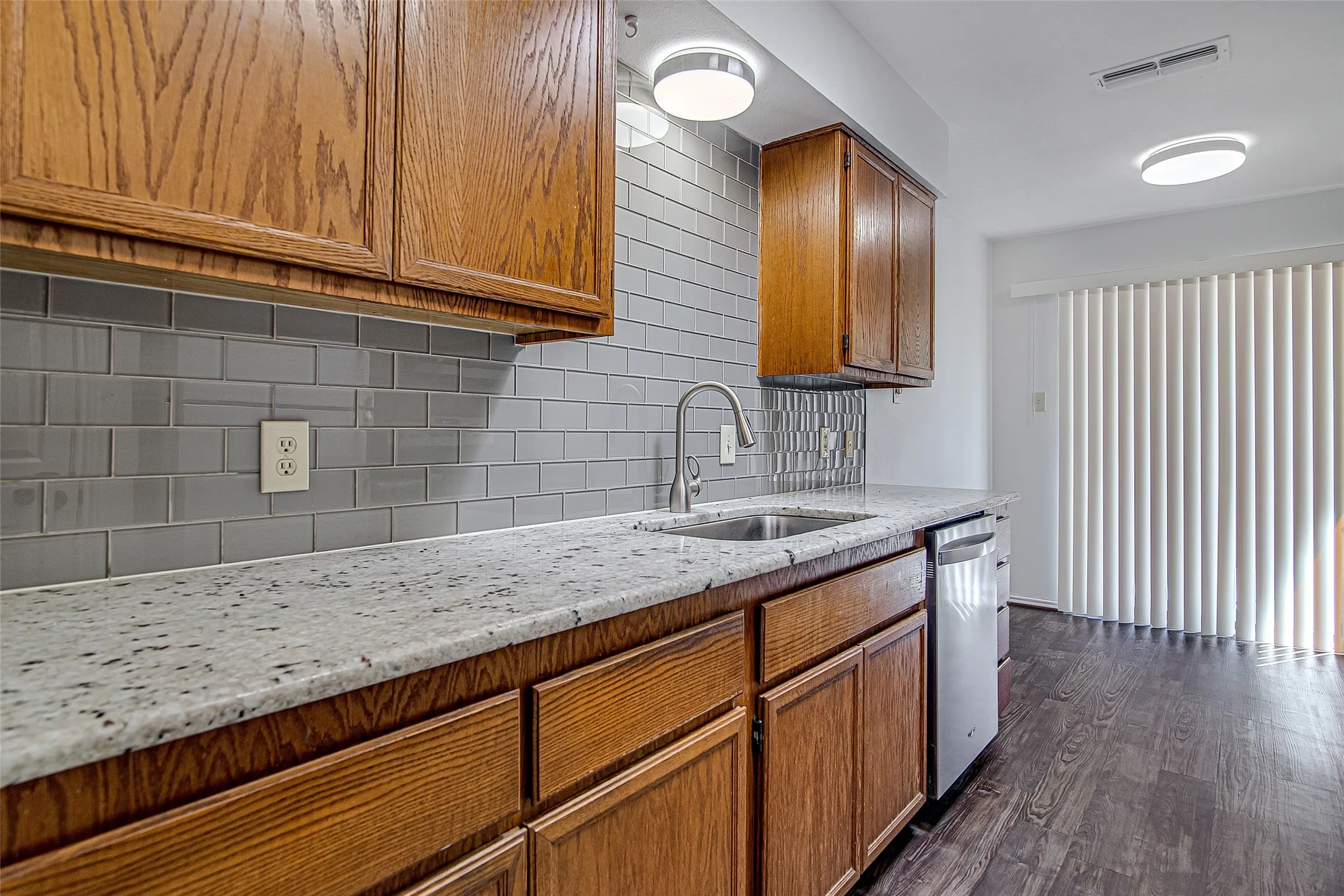 Townhouse For Sale in Tarrant County , 1726 Magnolia Lane, Euless, Texas 76039, 3 Bedroom, 2 Bathroom, 2 Garage spaces, 1,159 Sqft, built in 1984, mls#21359134, Real Estate Agent in Euless, Homes For Sale in Tarrant county, Homes For Sale in Euless, Realtor in Euless Texas, Real Estate Brokerage Independent Realty Texas, Luminita Cordes Realtor
