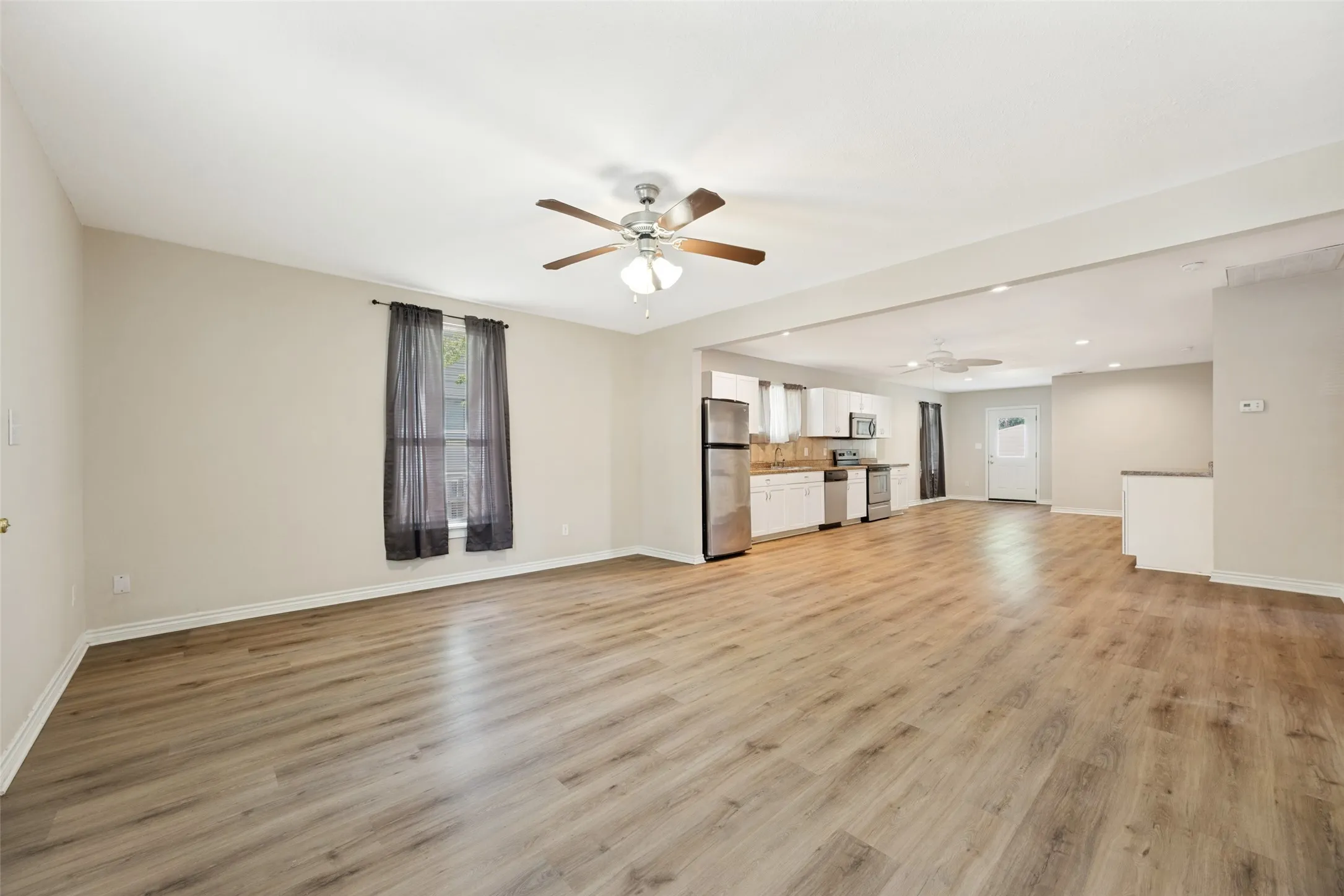 Single Family Residence For Sale in Grayson County , 213 N Holly Avenue, Sherman, Texas 75092, 3 Bedroom, 3 Bathroom, Garage spaces, 1,479 Sqft, built in 2019, mls#21359161, Real Estate Agent in Sherman, Homes For Sale in Grayson county, Homes For Sale in Sherman, Realtor in Sherman Texas, Real Estate Brokerage Independent Realty Texas, Luminita Cordes Realtor