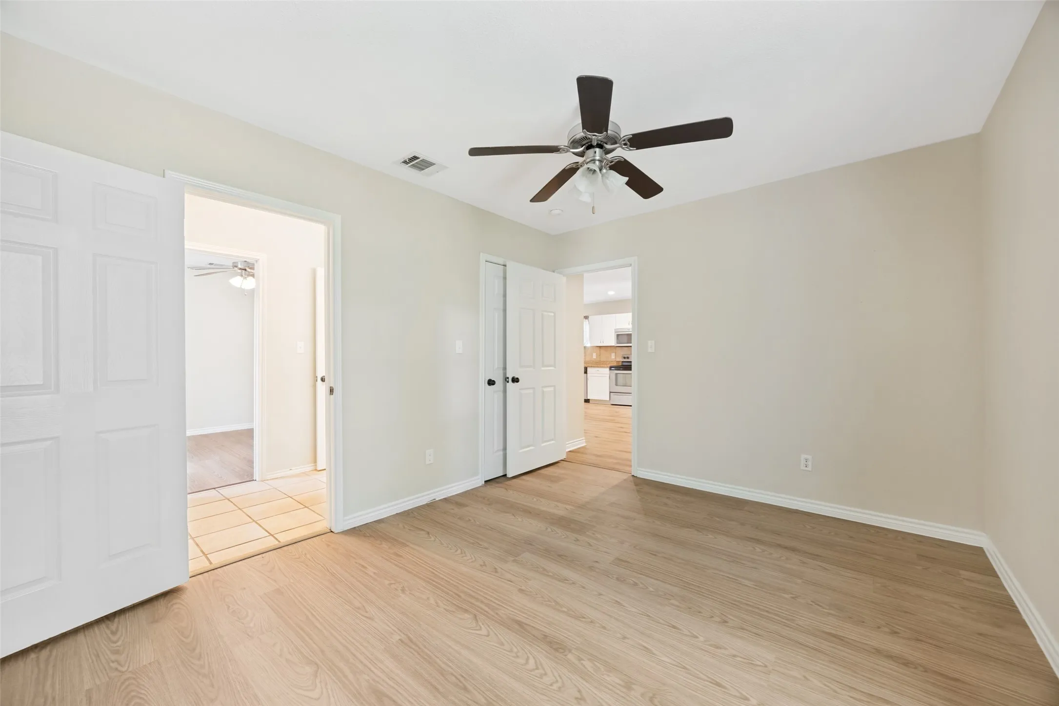 Single Family Residence For Sale in Grayson County , 213 N Holly Avenue, Sherman, Texas 75092, 3 Bedroom, 3 Bathroom, Garage spaces, 1,479 Sqft, built in 2019, mls#21359161, Real Estate Agent in Sherman, Homes For Sale in Grayson county, Homes For Sale in Sherman, Realtor in Sherman Texas, Real Estate Brokerage Independent Realty Texas, Luminita Cordes Realtor