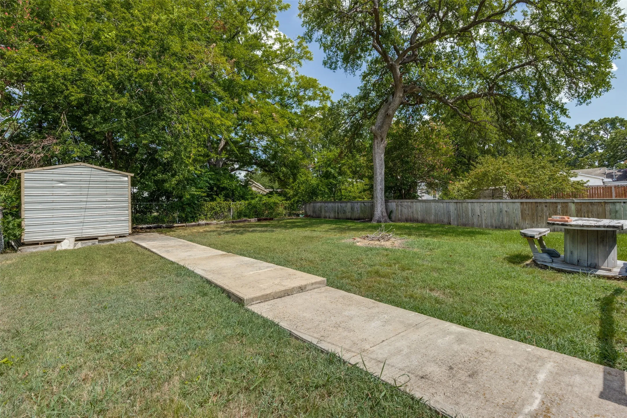 Single Family Residence For Sale in Grayson County , 213 N Holly Avenue, Sherman, Texas 75092, 3 Bedroom, 3 Bathroom, Garage spaces, 1,479 Sqft, built in 2019, mls#21359161, Real Estate Agent in Sherman, Homes For Sale in Grayson county, Homes For Sale in Sherman, Realtor in Sherman Texas, Real Estate Brokerage Independent Realty Texas, Luminita Cordes Realtor