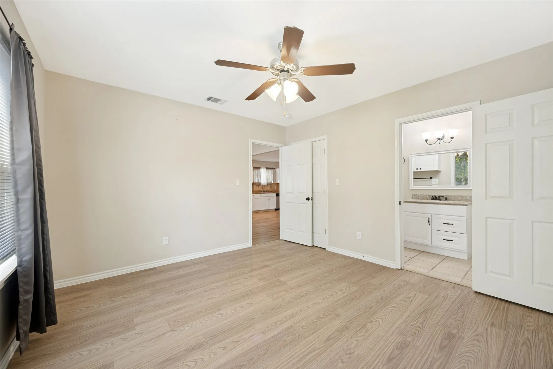 Single Family Residence For Sale in Grayson County , 213 N Holly Avenue, Sherman, Texas 75092, 3 Bedroom, 3 Bathroom, Garage spaces, 1,479 Sqft, built in 2019, mls#21359161, Real Estate Agent in Sherman, Homes For Sale in Grayson county, Homes For Sale in Sherman, Realtor in Sherman Texas, Real Estate Brokerage Independent Realty Texas, Luminita Cordes Realtor