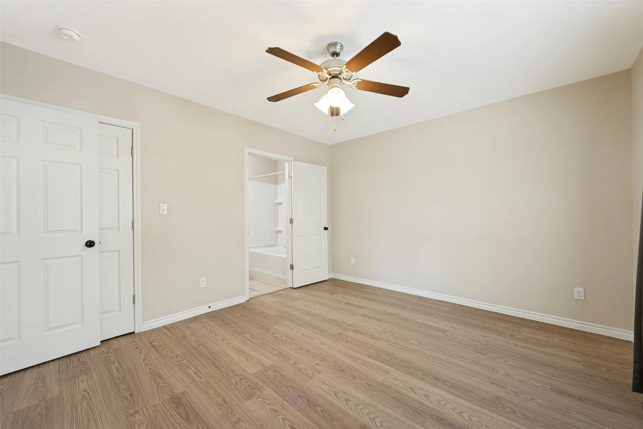 Single Family Residence For Sale in Grayson County , 213 N Holly Avenue, Sherman, Texas 75092, 3 Bedroom, 3 Bathroom, Garage spaces, 1,479 Sqft, built in 2019, mls#21359161, Real Estate Agent in Sherman, Homes For Sale in Grayson county, Homes For Sale in Sherman, Realtor in Sherman Texas, Real Estate Brokerage Independent Realty Texas, Luminita Cordes Realtor