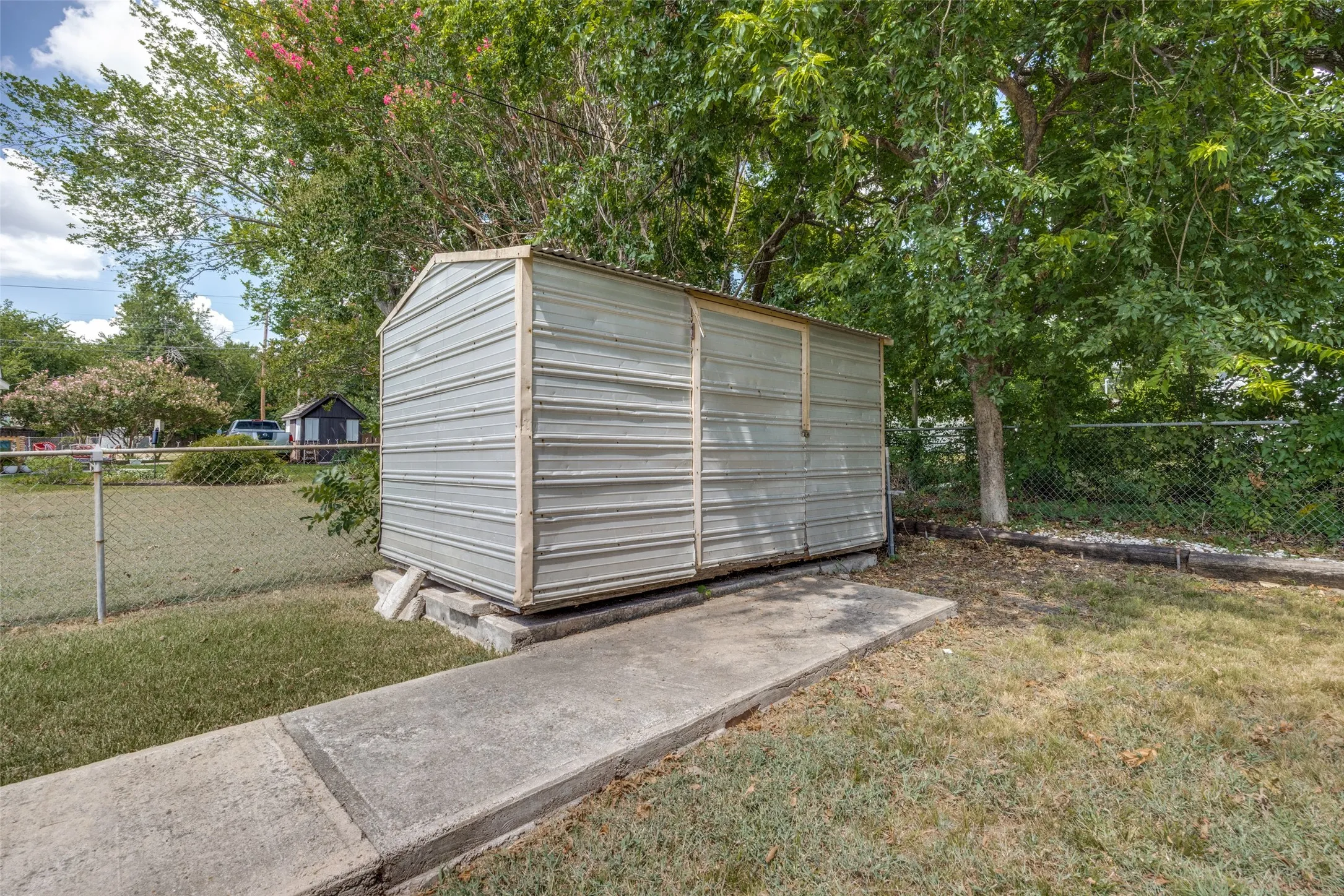 Single Family Residence For Sale in Grayson County , 213 N Holly Avenue, Sherman, Texas 75092, 3 Bedroom, 3 Bathroom, Garage spaces, 1,479 Sqft, built in 2019, mls#21359161, Real Estate Agent in Sherman, Homes For Sale in Grayson county, Homes For Sale in Sherman, Realtor in Sherman Texas, Real Estate Brokerage Independent Realty Texas, Luminita Cordes Realtor