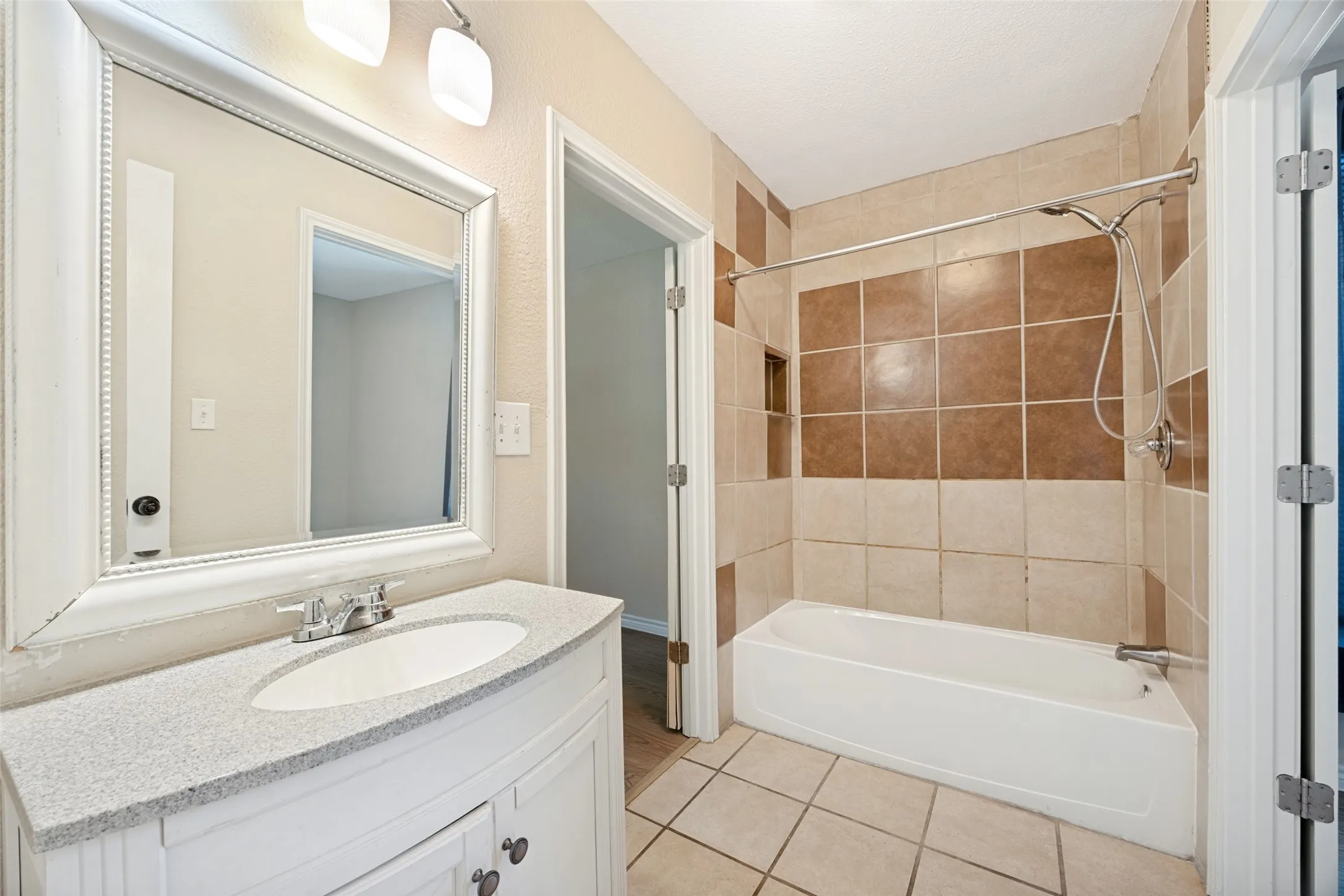 Single Family Residence For Sale in Grayson County , 213 N Holly Avenue, Sherman, Texas 75092, 3 Bedroom, 3 Bathroom, Garage spaces, 1,479 Sqft, built in 2019, mls#21359161, Real Estate Agent in Sherman, Homes For Sale in Grayson county, Homes For Sale in Sherman, Realtor in Sherman Texas, Real Estate Brokerage Independent Realty Texas, Luminita Cordes Realtor