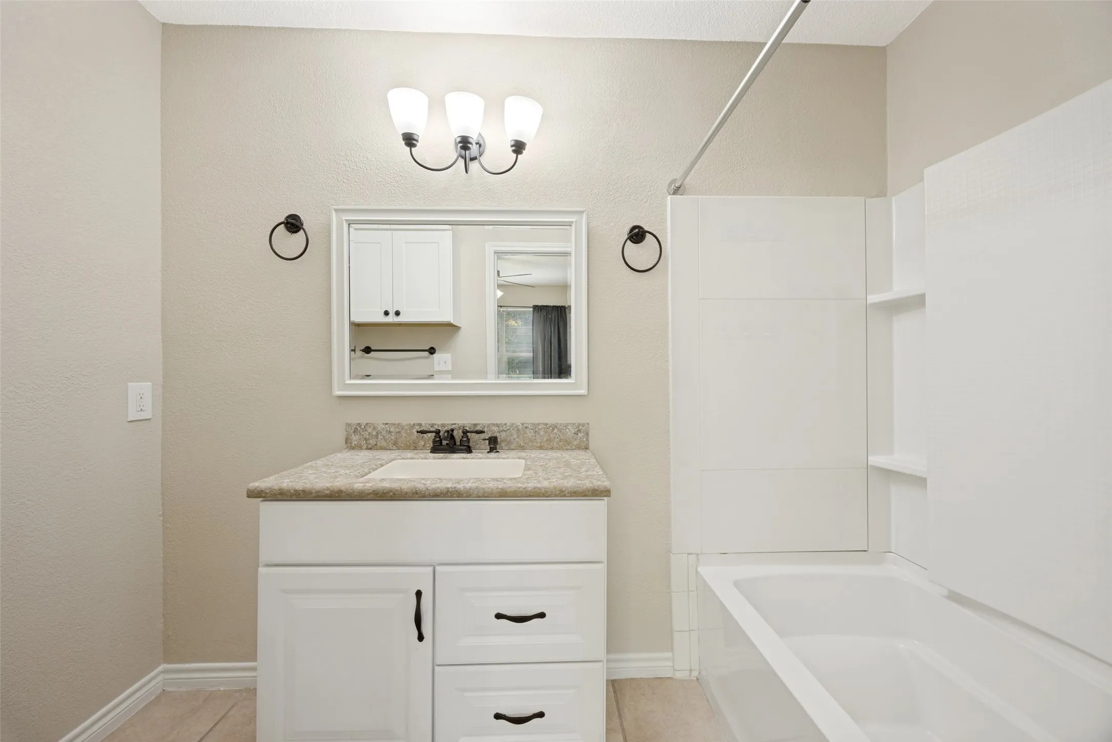 Single Family Residence For Sale in Grayson County , 213 N Holly Avenue, Sherman, Texas 75092, 3 Bedroom, 3 Bathroom, Garage spaces, 1,479 Sqft, built in 2019, mls#21359161, Real Estate Agent in Sherman, Homes For Sale in Grayson county, Homes For Sale in Sherman, Realtor in Sherman Texas, Real Estate Brokerage Independent Realty Texas, Luminita Cordes Realtor