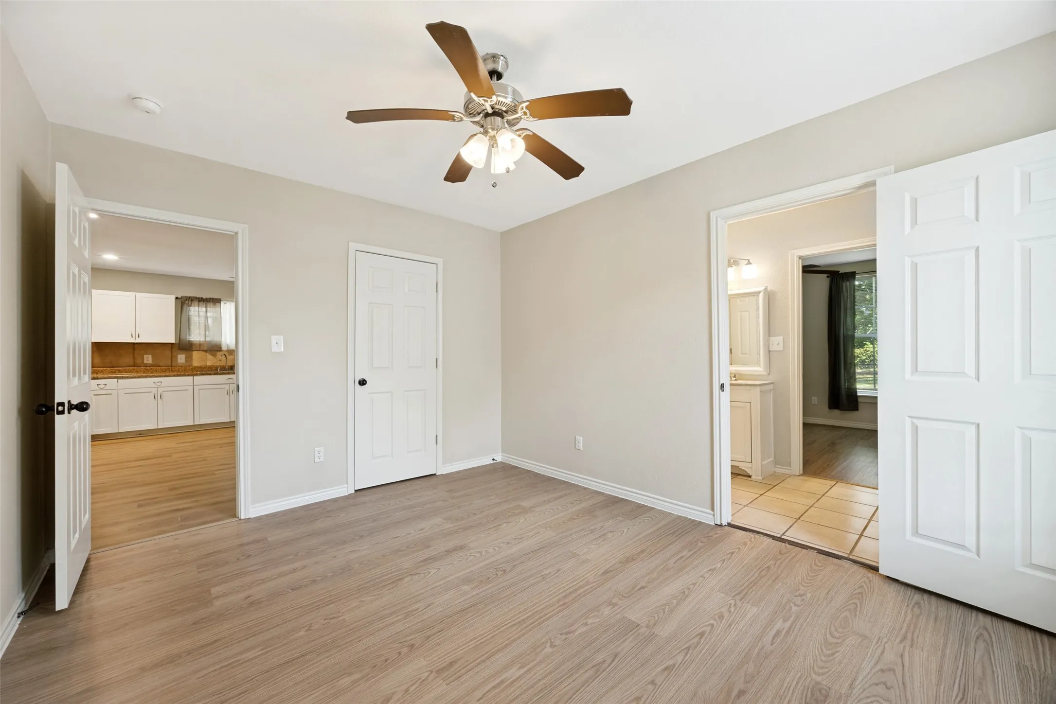 Single Family Residence For Sale in Grayson County , 213 N Holly Avenue, Sherman, Texas 75092, 3 Bedroom, 3 Bathroom, Garage spaces, 1,479 Sqft, built in 2019, mls#21359161, Real Estate Agent in Sherman, Homes For Sale in Grayson county, Homes For Sale in Sherman, Realtor in Sherman Texas, Real Estate Brokerage Independent Realty Texas, Luminita Cordes Realtor