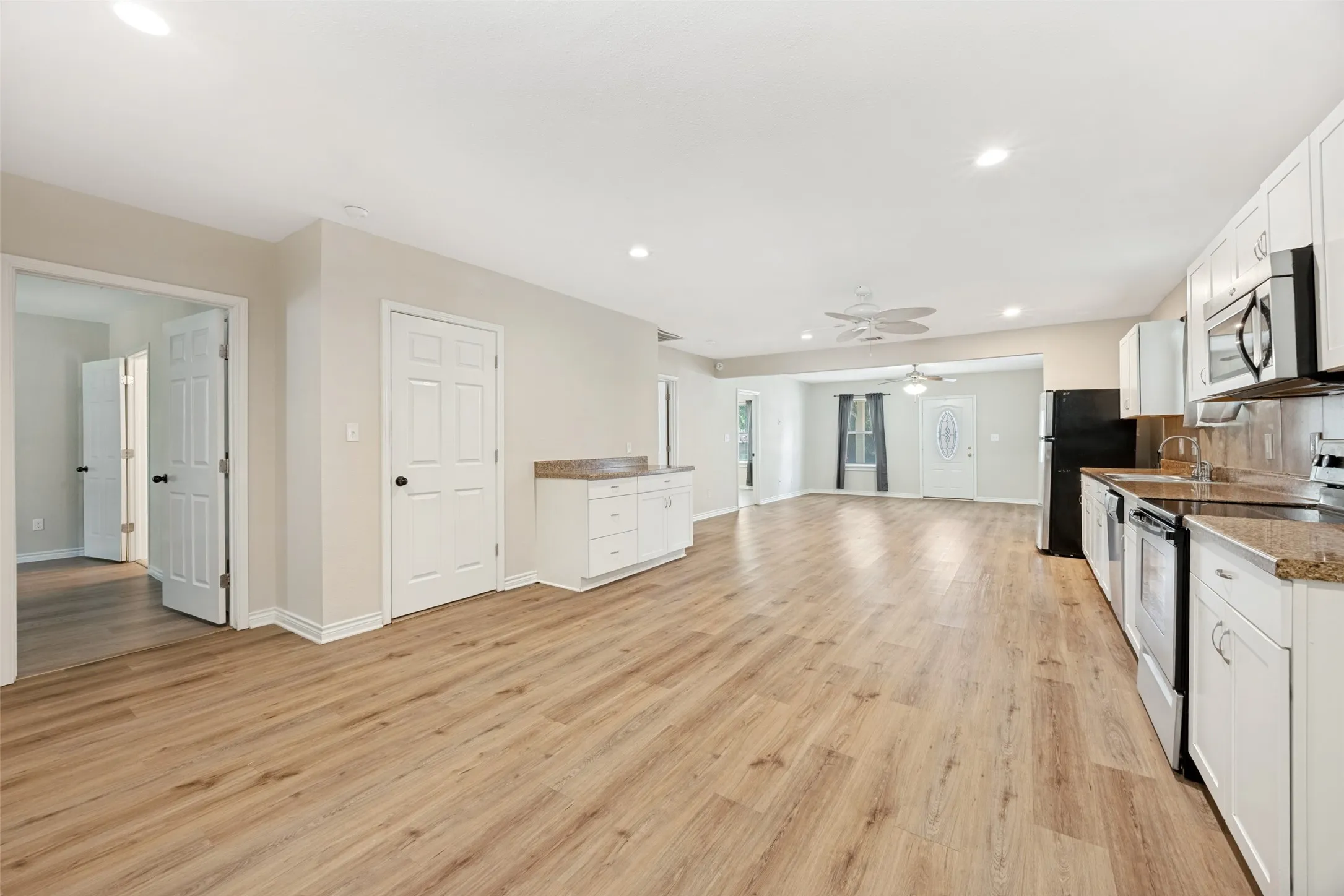 Single Family Residence For Sale in Grayson County , 213 N Holly Avenue, Sherman, Texas 75092, 3 Bedroom, 3 Bathroom, Garage spaces, 1,479 Sqft, built in 2019, mls#21359161, Real Estate Agent in Sherman, Homes For Sale in Grayson county, Homes For Sale in Sherman, Realtor in Sherman Texas, Real Estate Brokerage Independent Realty Texas, Luminita Cordes Realtor