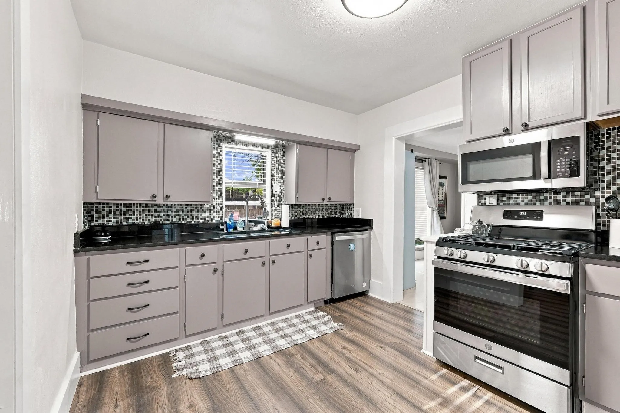 Single Family Residence For Sale in Fannin County , 407 E Bois D Arc Street, Leonard, Texas 75452, 3 Bedroom, 2 Bathroom, 1 Garage spaces, 1,827 Sqft, built in 1923, mls#21358463, Real Estate Agent in Leonard, Homes For Sale in Fannin county, Homes For Sale in Leonard, Realtor in Leonard Texas, Real Estate Brokerage Independent Realty Texas, Luminita Cordes Realtor