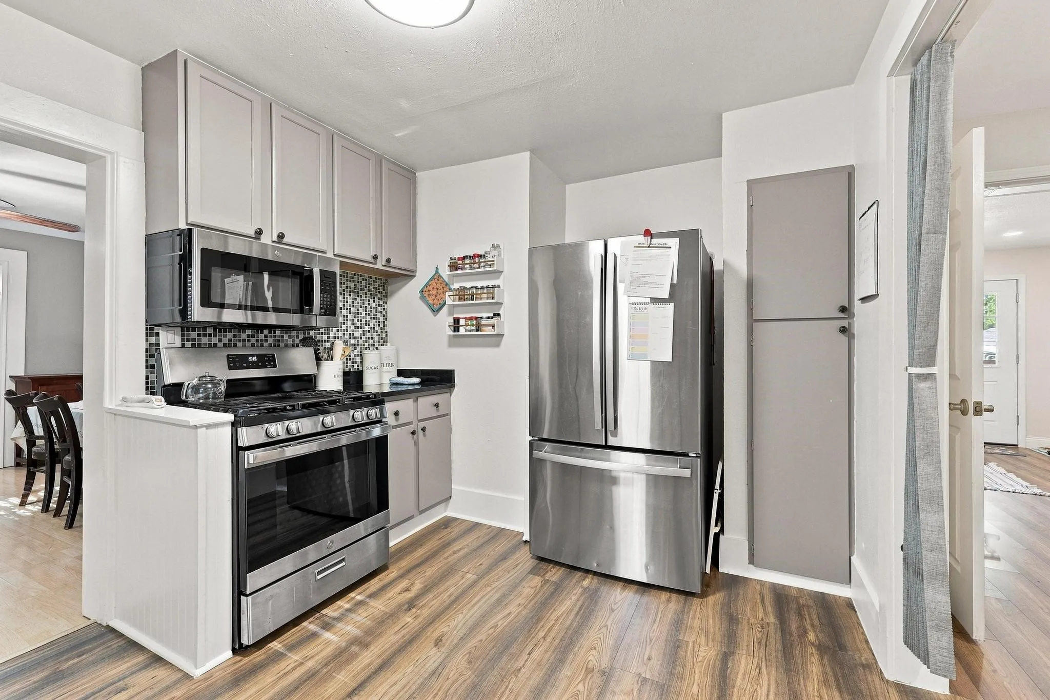 Single Family Residence For Sale in Fannin County , 407 E Bois D Arc Street, Leonard, Texas 75452, 3 Bedroom, 2 Bathroom, 1 Garage spaces, 1,827 Sqft, built in 1923, mls#21358463, Real Estate Agent in Leonard, Homes For Sale in Fannin county, Homes For Sale in Leonard, Realtor in Leonard Texas, Real Estate Brokerage Independent Realty Texas, Luminita Cordes Realtor