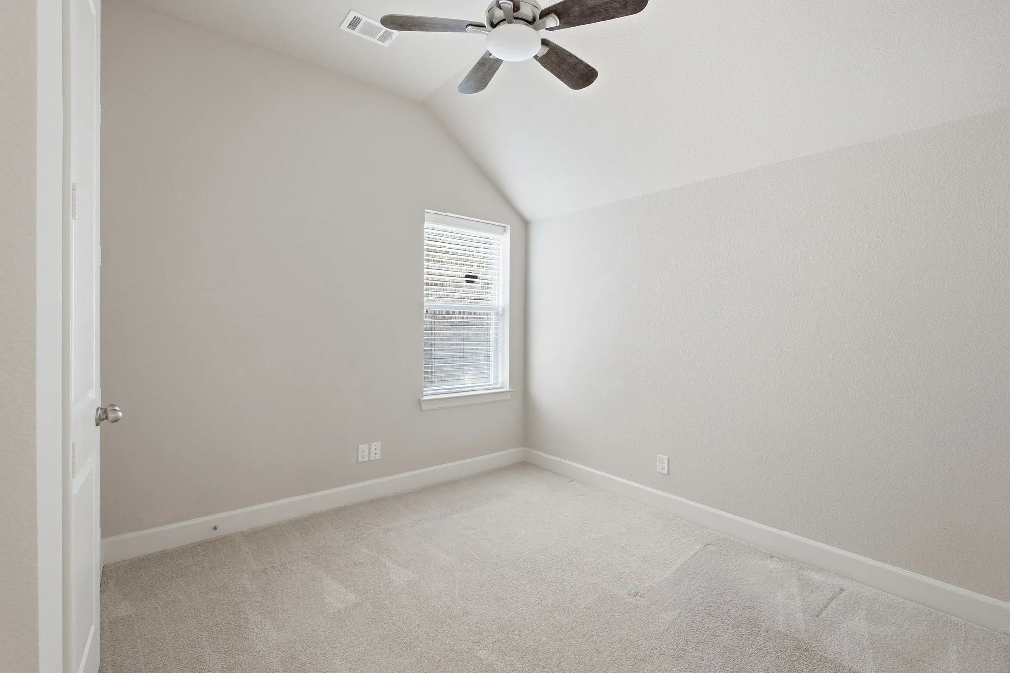 Single Family Residence For Sale in Collin County , 1208 Caliche Trail, Allen, Texas 75013, 4 Bedroom, 3 Bathroom, 2 Garage spaces, 2,840 Sqft, built in 2014, mls#21353525, Real Estate Agent in Allen, Homes For Sale in Collin county, Homes For Sale in Allen, Realtor in Allen Texas, Real Estate Brokerage Independent Realty Texas, Luminita Cordes Realtor