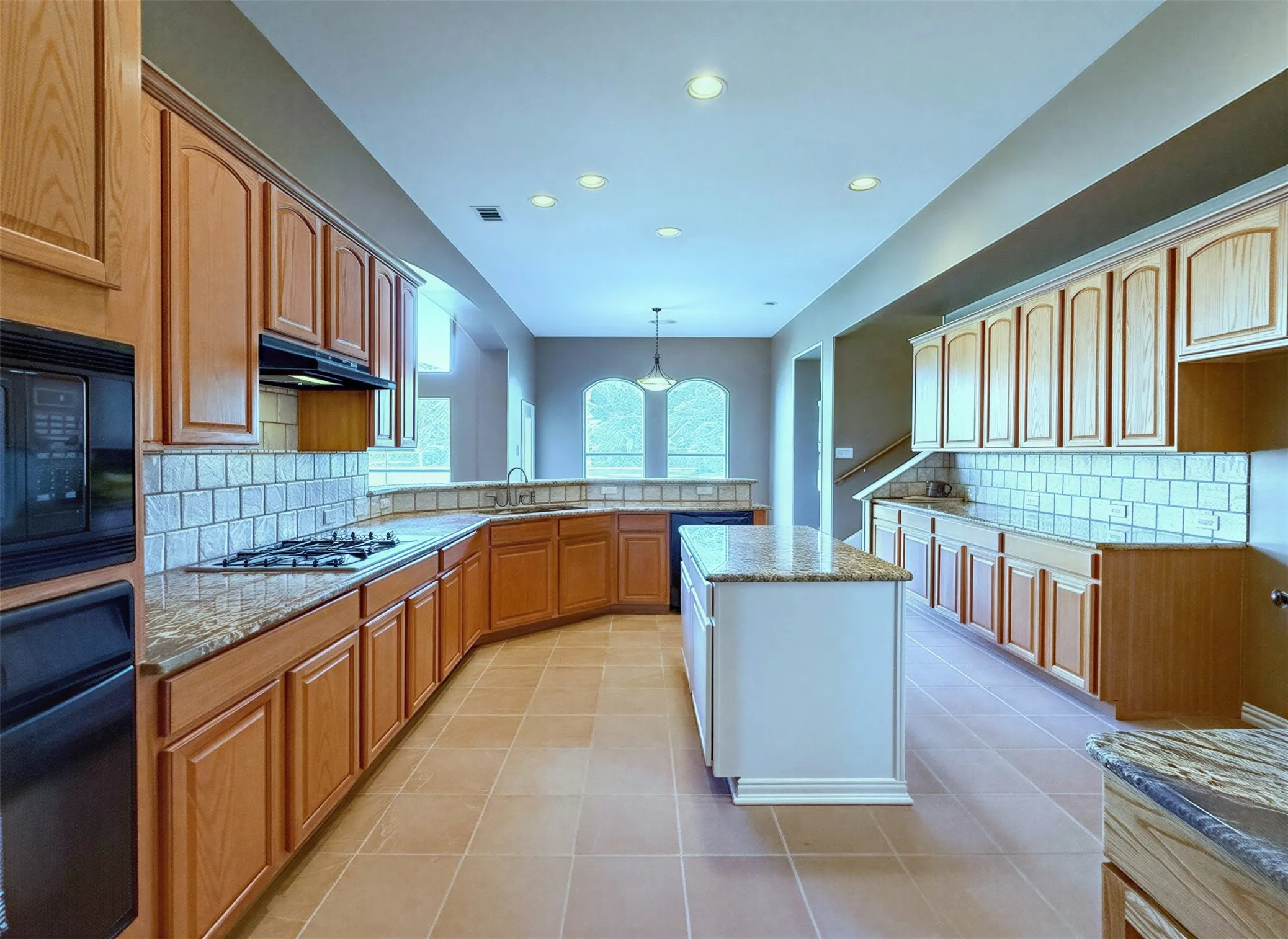 Single Family Residence For Sale in Denton County , 7517 Rodeo Drive, Denton, Texas 76208, 4 Bedroom, 5 Bathroom, 3 Garage spaces, 3,473 Sqft, built in 2000, mls#21358490, Real Estate Agent in Denton, Homes For Sale in Denton county, Homes For Sale in Denton, Realtor in Denton Texas, Real Estate Brokerage Independent Realty Texas, Luminita Cordes Realtor