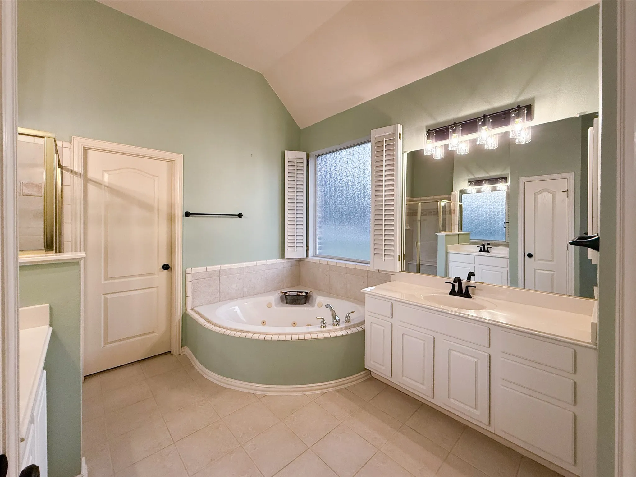 Single Family Residence For Sale in Denton County , 7517 Rodeo Drive, Denton, Texas 76208, 4 Bedroom, 5 Bathroom, 3 Garage spaces, 3,473 Sqft, built in 2000, mls#21358490, Real Estate Agent in Denton, Homes For Sale in Denton county, Homes For Sale in Denton, Realtor in Denton Texas, Real Estate Brokerage Independent Realty Texas, Luminita Cordes Realtor