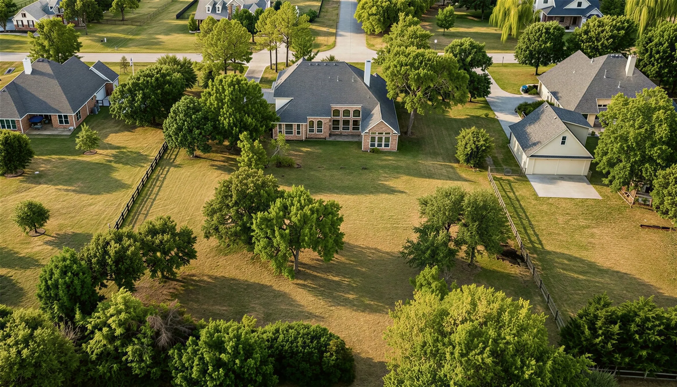 Single Family Residence For Sale in Denton County , 7517 Rodeo Drive, Denton, Texas 76208, 4 Bedroom, 5 Bathroom, 3 Garage spaces, 3,473 Sqft, built in 2000, mls#21358490, Real Estate Agent in Denton, Homes For Sale in Denton county, Homes For Sale in Denton, Realtor in Denton Texas, Real Estate Brokerage Independent Realty Texas, Luminita Cordes Realtor