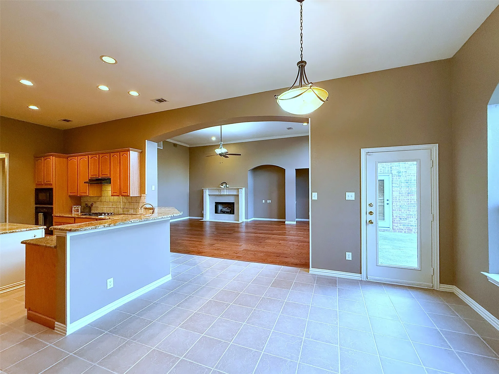 Single Family Residence For Sale in Denton County , 7517 Rodeo Drive, Denton, Texas 76208, 4 Bedroom, 5 Bathroom, 3 Garage spaces, 3,473 Sqft, built in 2000, mls#21358490, Real Estate Agent in Denton, Homes For Sale in Denton county, Homes For Sale in Denton, Realtor in Denton Texas, Real Estate Brokerage Independent Realty Texas, Luminita Cordes Realtor