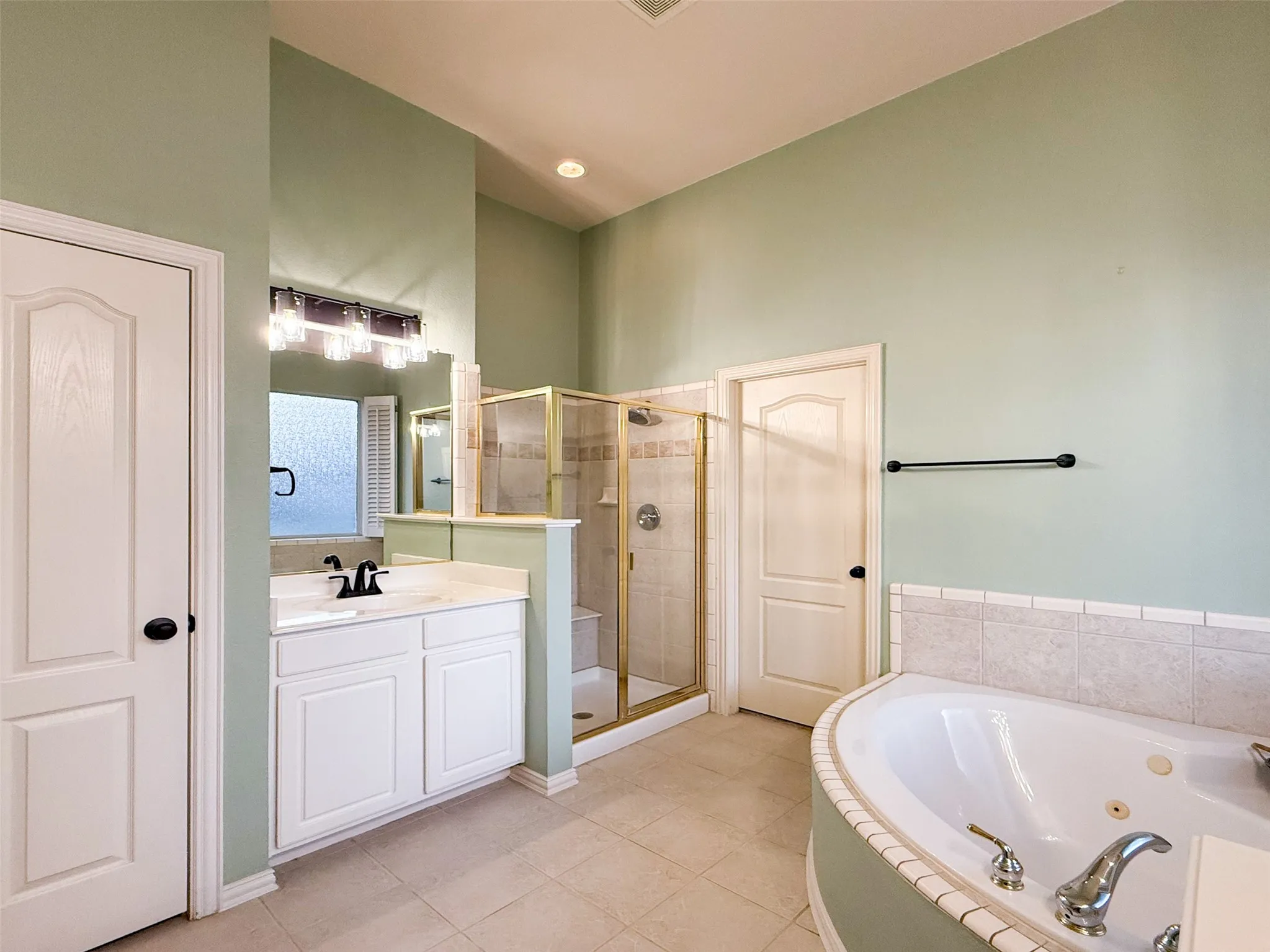 Single Family Residence For Sale in Denton County , 7517 Rodeo Drive, Denton, Texas 76208, 4 Bedroom, 5 Bathroom, 3 Garage spaces, 3,473 Sqft, built in 2000, mls#21358490, Real Estate Agent in Denton, Homes For Sale in Denton county, Homes For Sale in Denton, Realtor in Denton Texas, Real Estate Brokerage Independent Realty Texas, Luminita Cordes Realtor