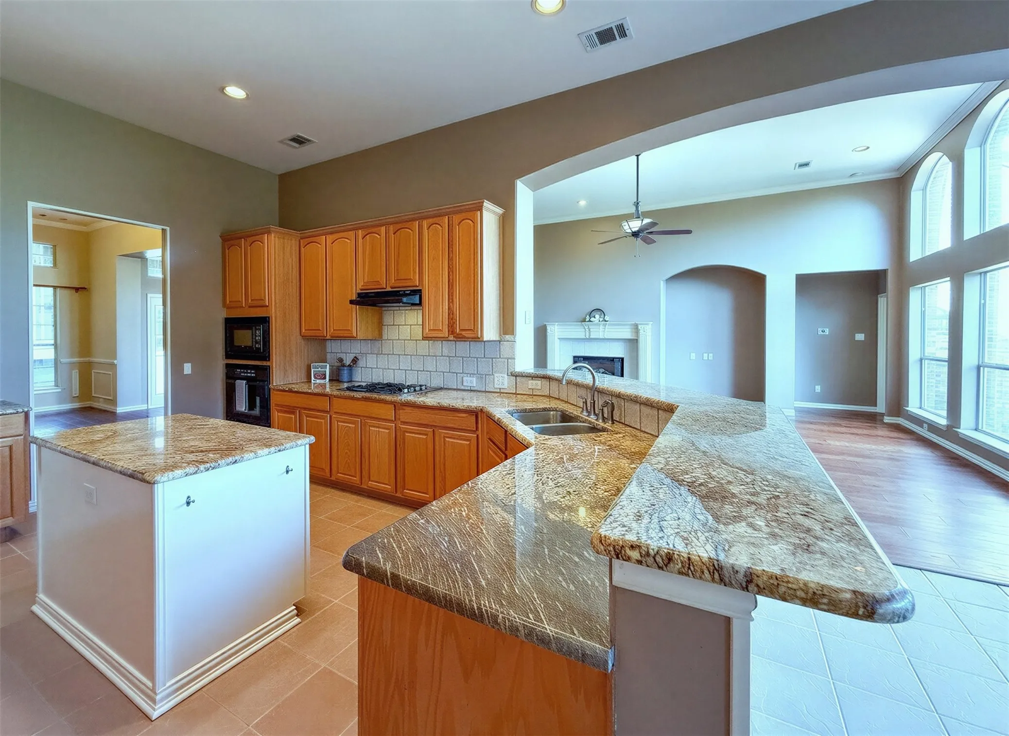 Single Family Residence For Sale in Denton County , 7517 Rodeo Drive, Denton, Texas 76208, 4 Bedroom, 5 Bathroom, 3 Garage spaces, 3,473 Sqft, built in 2000, mls#21358490, Real Estate Agent in Denton, Homes For Sale in Denton county, Homes For Sale in Denton, Realtor in Denton Texas, Real Estate Brokerage Independent Realty Texas, Luminita Cordes Realtor