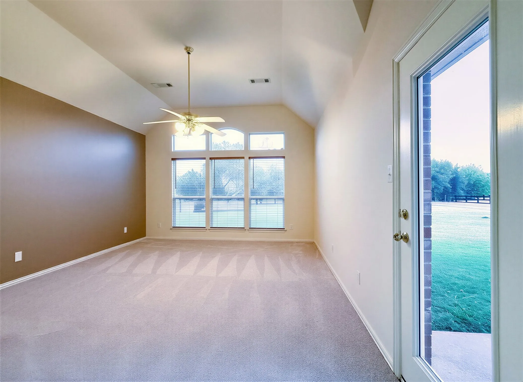 Single Family Residence For Sale in Denton County , 7517 Rodeo Drive, Denton, Texas 76208, 4 Bedroom, 5 Bathroom, 3 Garage spaces, 3,473 Sqft, built in 2000, mls#21358490, Real Estate Agent in Denton, Homes For Sale in Denton county, Homes For Sale in Denton, Realtor in Denton Texas, Real Estate Brokerage Independent Realty Texas, Luminita Cordes Realtor