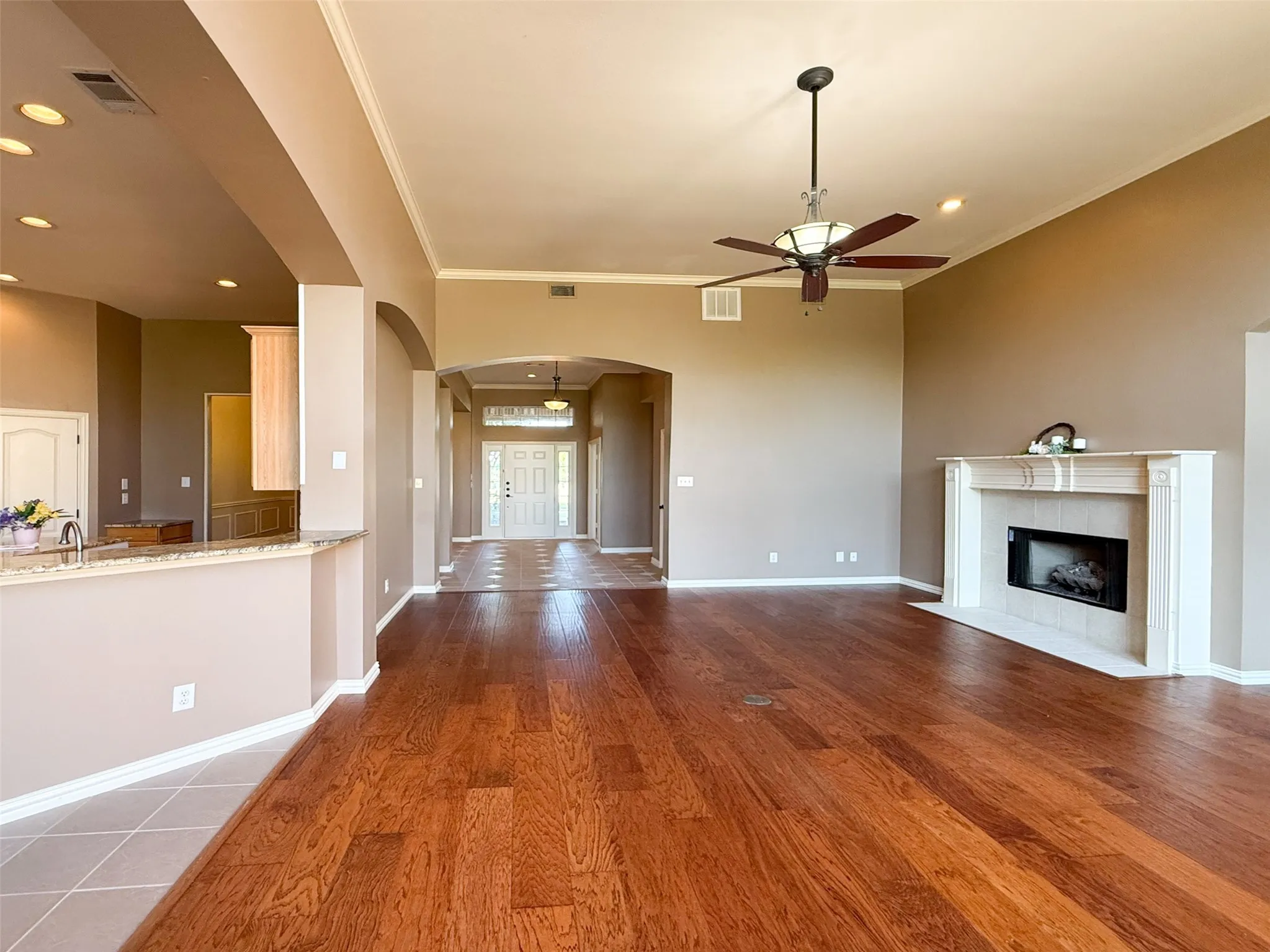 Single Family Residence For Sale in Denton County , 7517 Rodeo Drive, Denton, Texas 76208, 4 Bedroom, 5 Bathroom, 3 Garage spaces, 3,473 Sqft, built in 2000, mls#21358490, Real Estate Agent in Denton, Homes For Sale in Denton county, Homes For Sale in Denton, Realtor in Denton Texas, Real Estate Brokerage Independent Realty Texas, Luminita Cordes Realtor
