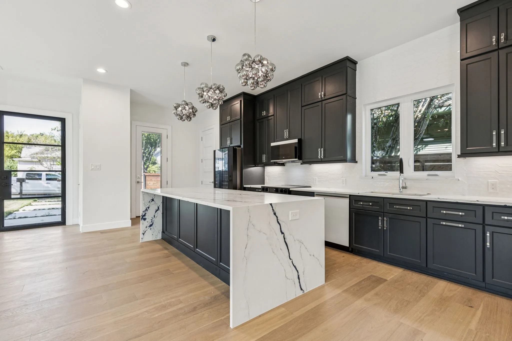 Single Family Residence For Rent in Dallas County , 900 Haines Avenue, Dallas, Texas 75208, 4 Bedroom, 3 Bathroom, Garage spaces, 2,700 Sqft, built in 2025, mls#21359148, Real Estate Agent in Dallas, Homes For Rent in Dallas county, Homes For Rent in Dallas, Realtor in Dallas Texas, Real Estate Brokerage Independent Realty Texas, Luminita Cordes Realtor