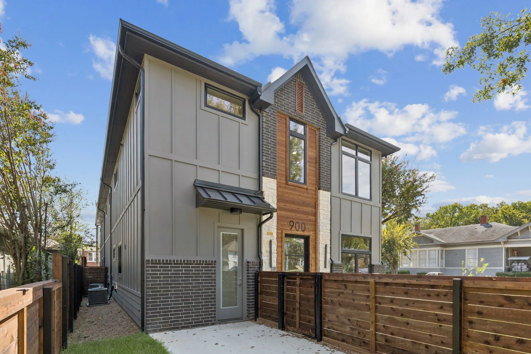 Single Family Residence For Rent in Dallas County , 900 Haines Avenue, Dallas, Texas 75208, 4 Bedroom, 3 Bathroom, Garage spaces, 2,700 Sqft, built in 2025, mls#21359148, Real Estate Agent in Dallas, Homes For Rent in Dallas county, Homes For Rent in Dallas, Realtor in Dallas Texas, Real Estate Brokerage Independent Realty Texas, Luminita Cordes Realtor