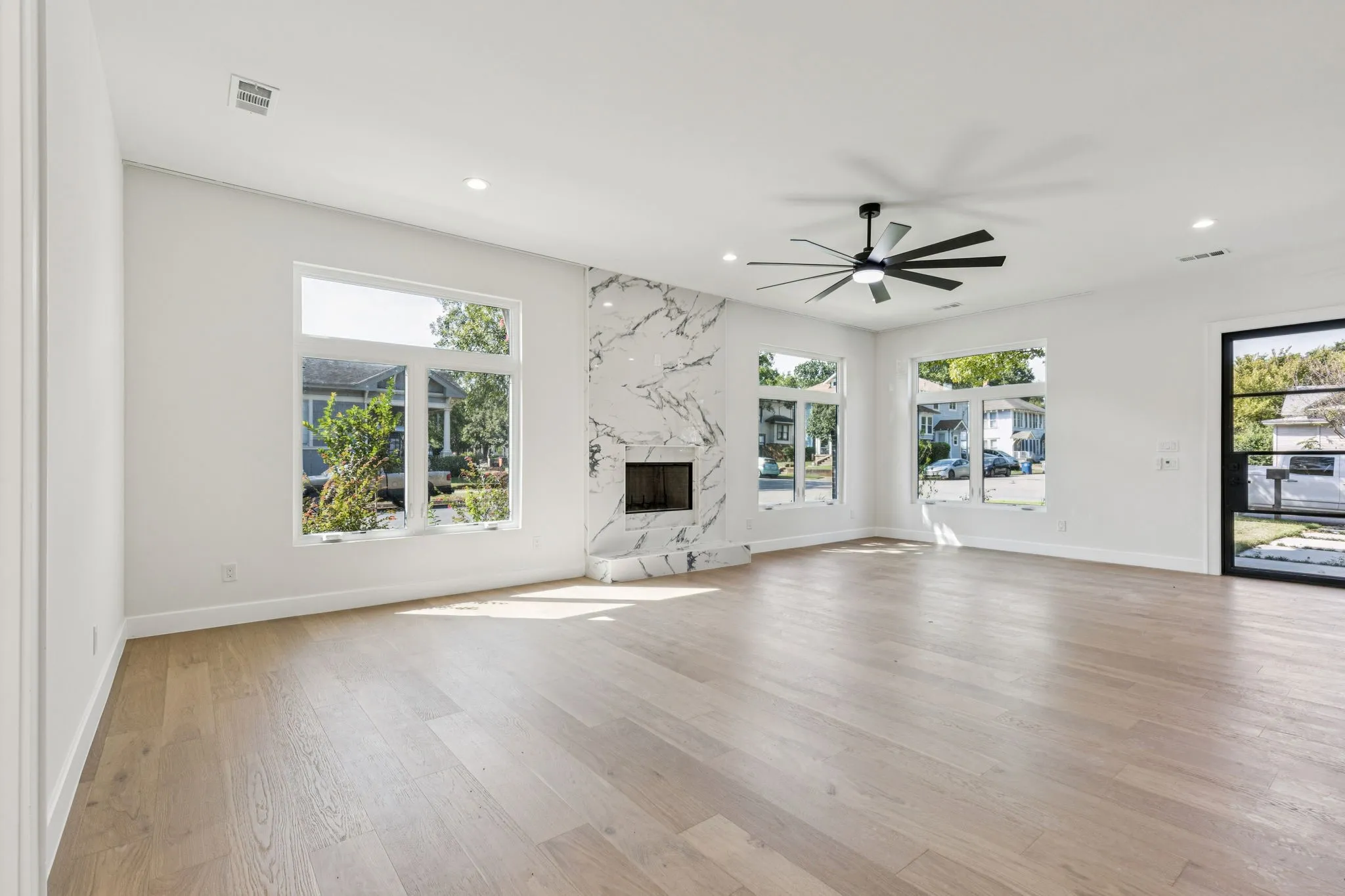 Single Family Residence For Rent in Dallas County , 900 Haines Avenue, Dallas, Texas 75208, 4 Bedroom, 3 Bathroom, Garage spaces, 2,700 Sqft, built in 2025, mls#21359148, Real Estate Agent in Dallas, Homes For Rent in Dallas county, Homes For Rent in Dallas, Realtor in Dallas Texas, Real Estate Brokerage Independent Realty Texas, Luminita Cordes Realtor
