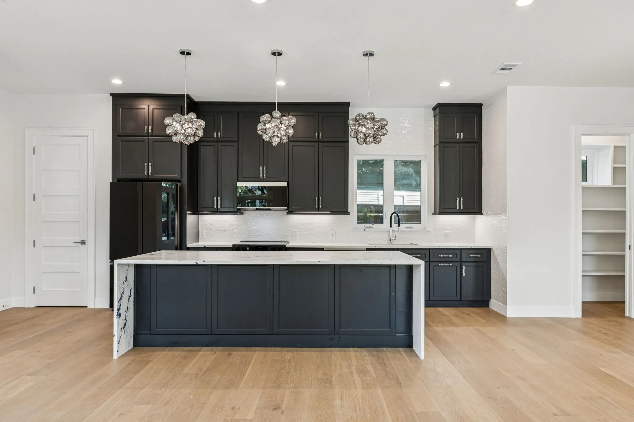 Single Family Residence For Rent in Dallas County , 900 Haines Avenue, Dallas, Texas 75208, 4 Bedroom, 3 Bathroom, Garage spaces, 2,700 Sqft, built in 2025, mls#21359148, Real Estate Agent in Dallas, Homes For Rent in Dallas county, Homes For Rent in Dallas, Realtor in Dallas Texas, Real Estate Brokerage Independent Realty Texas, Luminita Cordes Realtor
