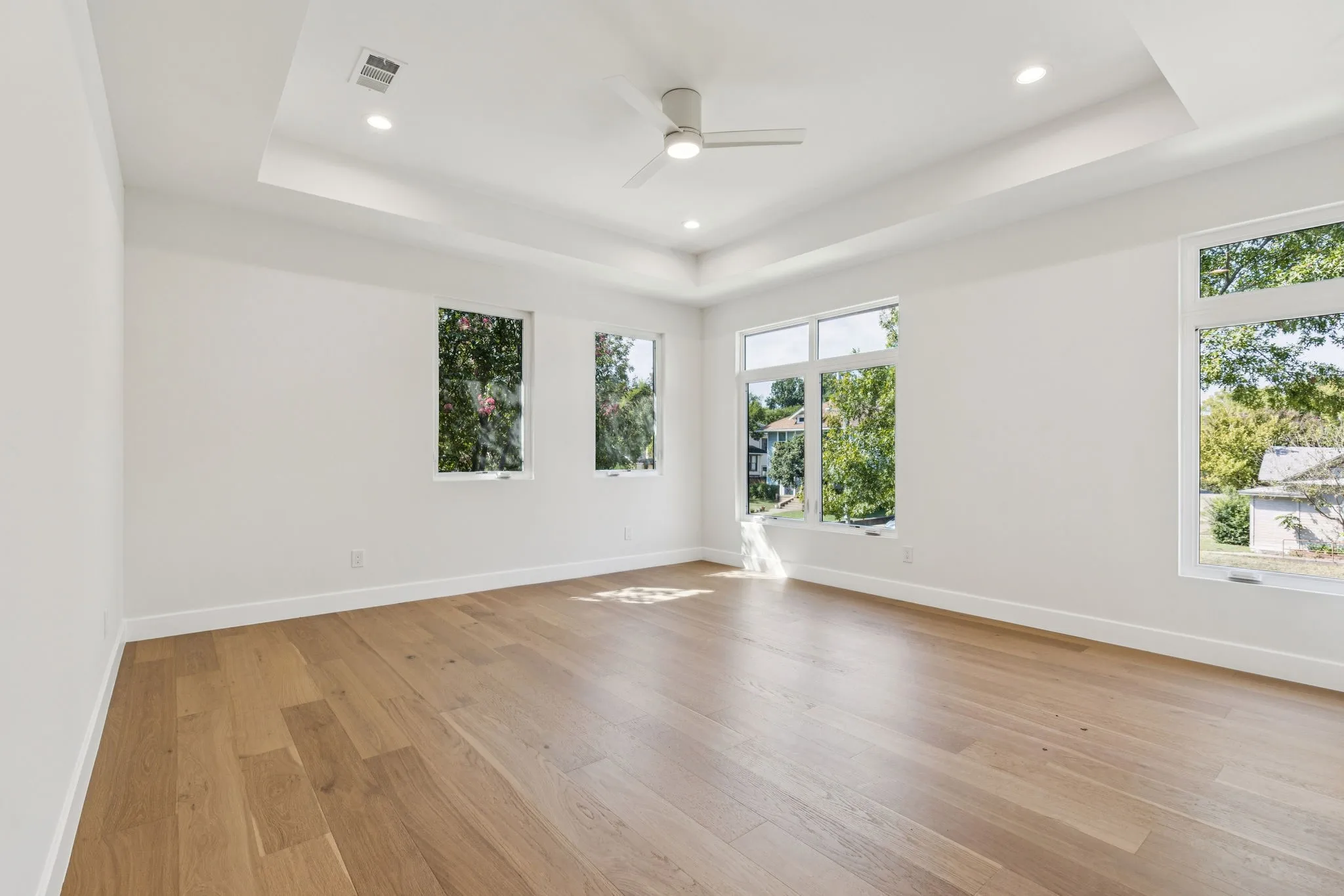 Single Family Residence For Rent in Dallas County , 900 Haines Avenue, Dallas, Texas 75208, 4 Bedroom, 3 Bathroom, Garage spaces, 2,700 Sqft, built in 2025, mls#21359148, Real Estate Agent in Dallas, Homes For Rent in Dallas county, Homes For Rent in Dallas, Realtor in Dallas Texas, Real Estate Brokerage Independent Realty Texas, Luminita Cordes Realtor