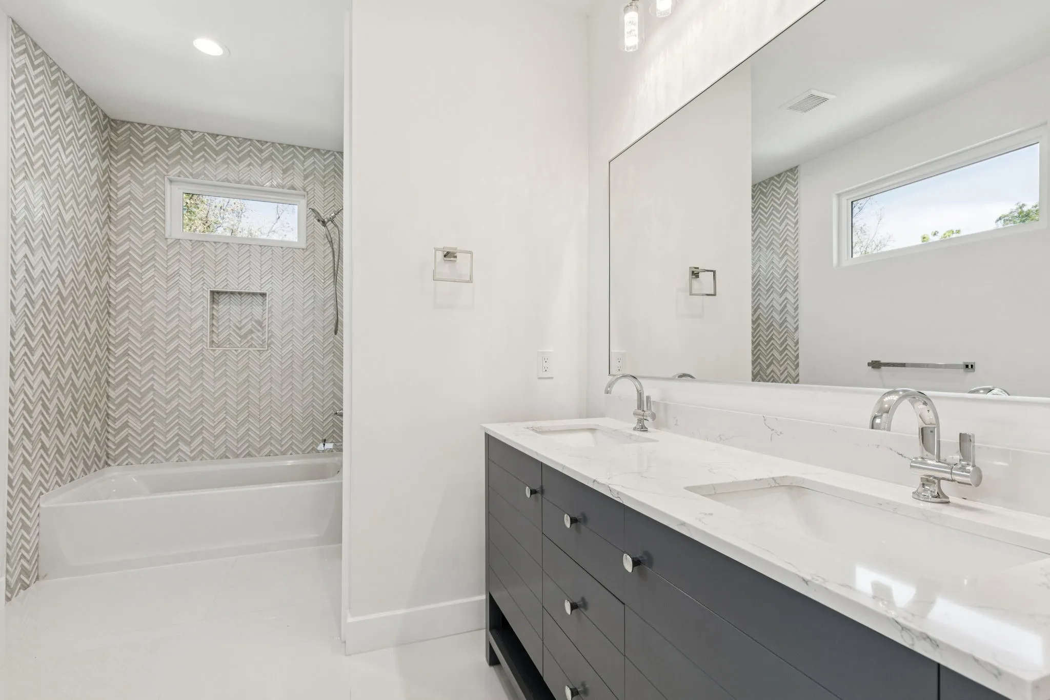Single Family Residence For Rent in Dallas County , 900 Haines Avenue, Dallas, Texas 75208, 4 Bedroom, 3 Bathroom, Garage spaces, 2,700 Sqft, built in 2025, mls#21359148, Real Estate Agent in Dallas, Homes For Rent in Dallas county, Homes For Rent in Dallas, Realtor in Dallas Texas, Real Estate Brokerage Independent Realty Texas, Luminita Cordes Realtor