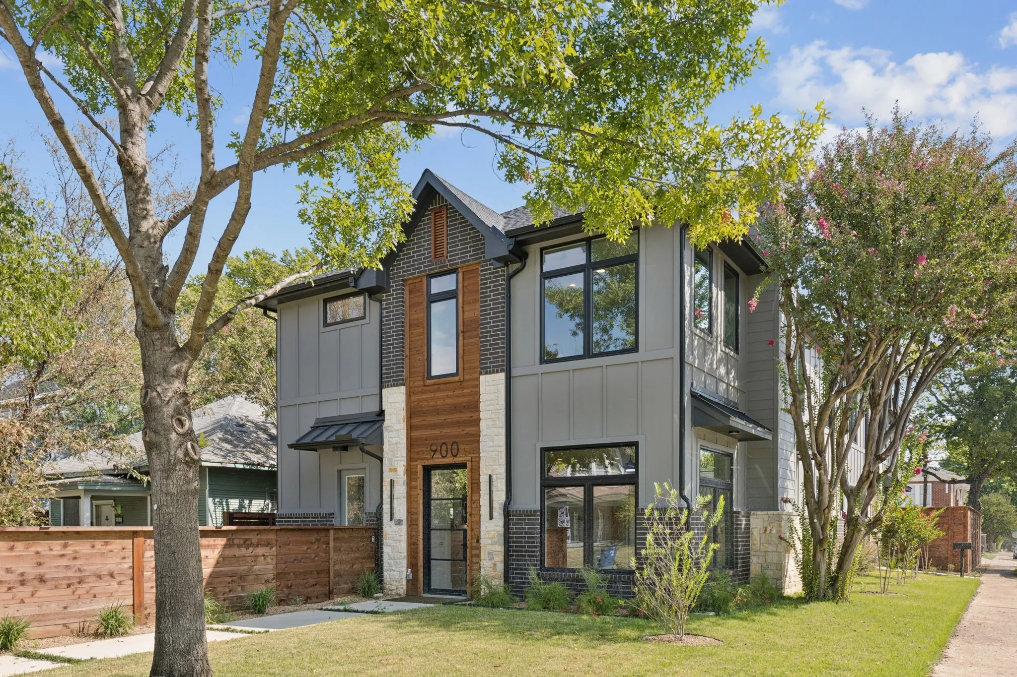 Single Family Residence For Rent in Dallas County , 900 Haines Avenue, Dallas, Texas 75208, 4 Bedroom, 3 Bathroom, Garage spaces, 2,700 Sqft, built in 2025, mls#21359148, Real Estate Agent in Dallas, Homes For Rent in Dallas county, Homes For Rent in Dallas, Realtor in Dallas Texas, Real Estate Brokerage Independent Realty Texas, Luminita Cordes Realtor